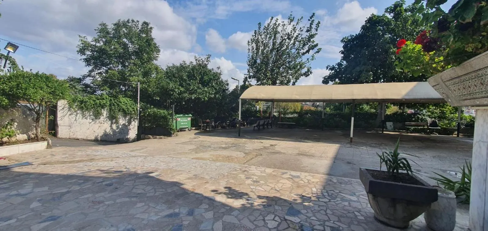 Parking in Biter Hotel