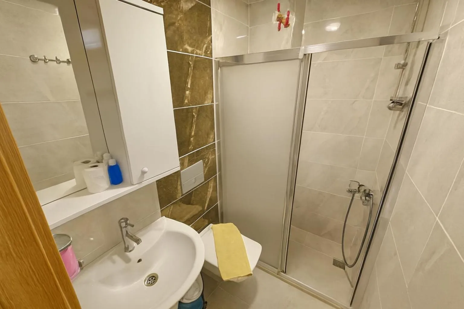 Shower in Biter Hotel