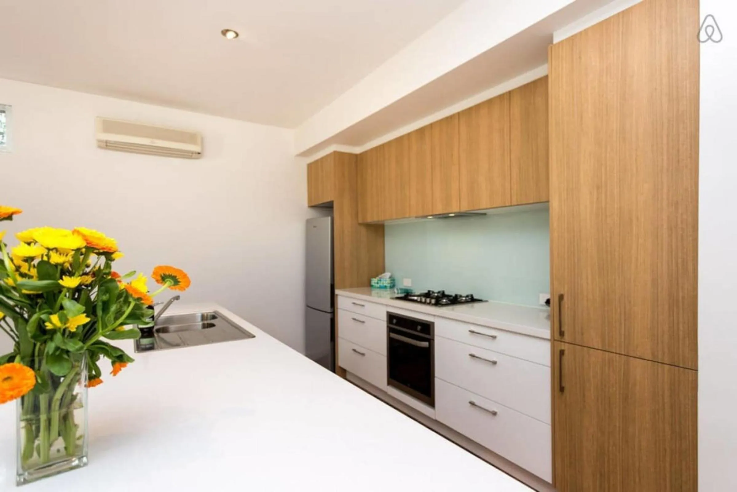 Kitchen or kitchenette in Bradman Modern Style a Walk to MCG, Swan St, CBD