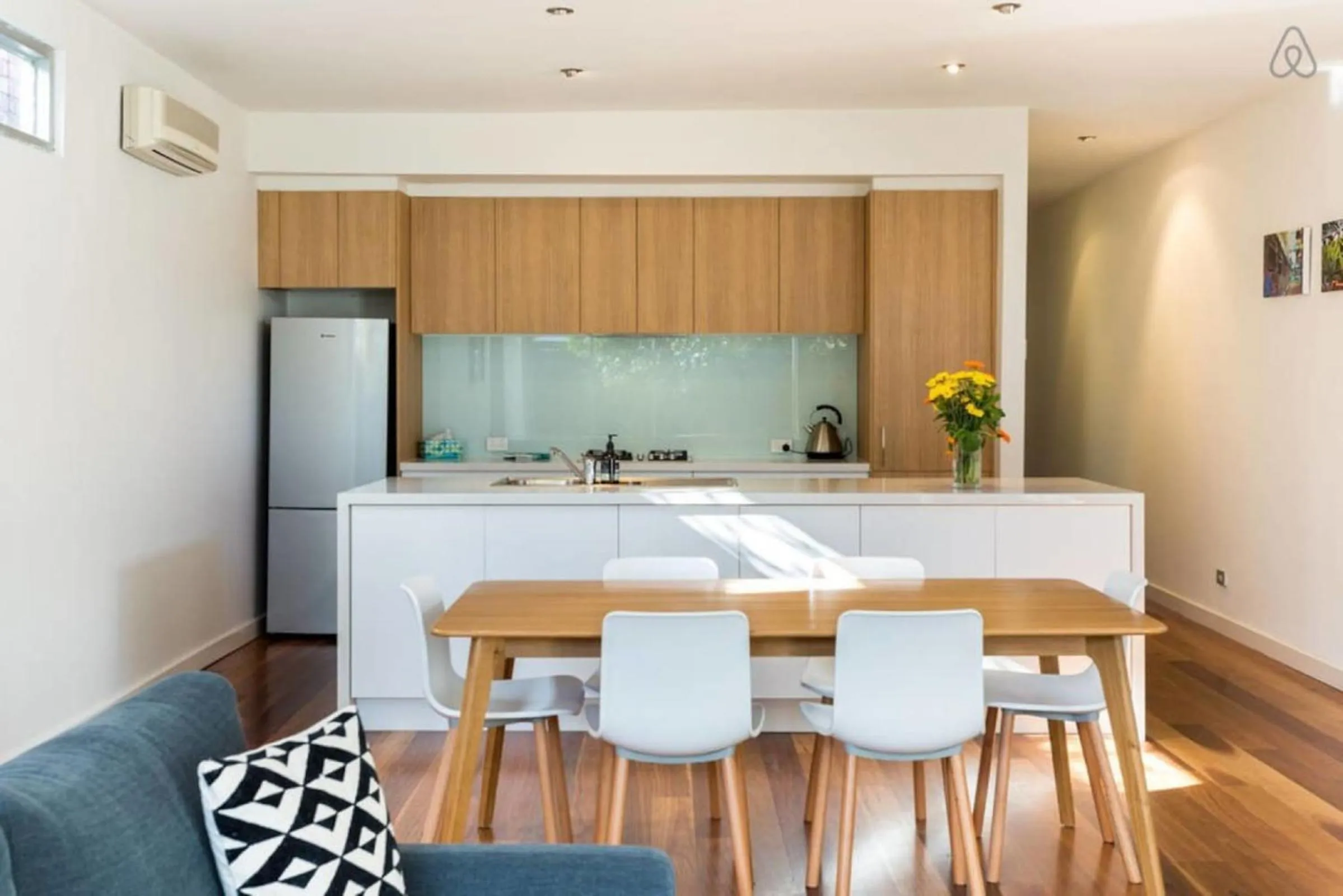 Dining area in Bradman Modern Style a Walk to MCG, Swan St, CBD