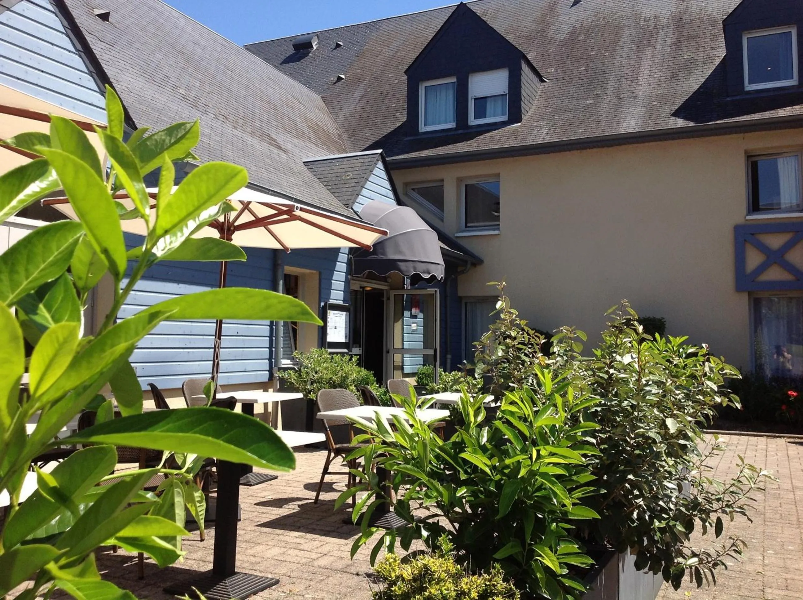 Facade/entrance in Eden Park Hotel Restaurant