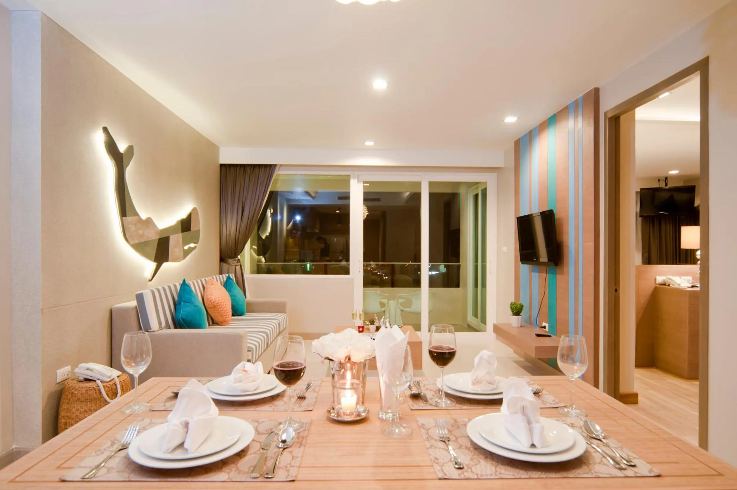 Dining area in Ratana Platinum Resort Kamala