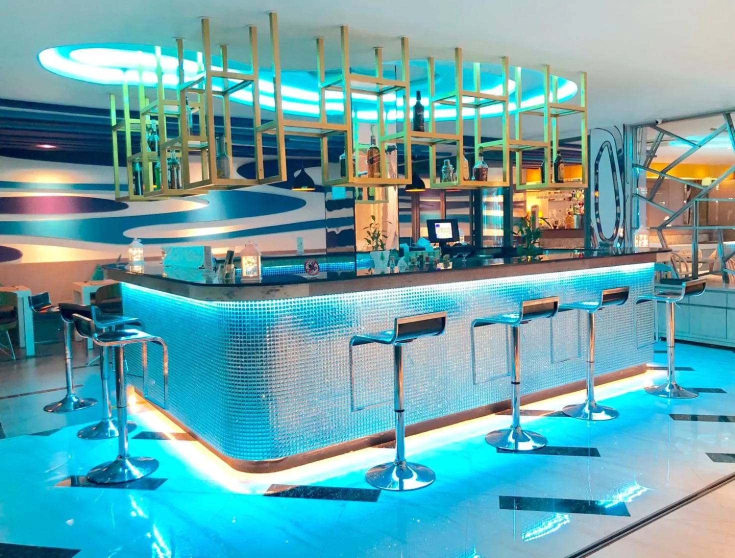 Alcoholic drinks in Ratana Platinum Resort Kamala