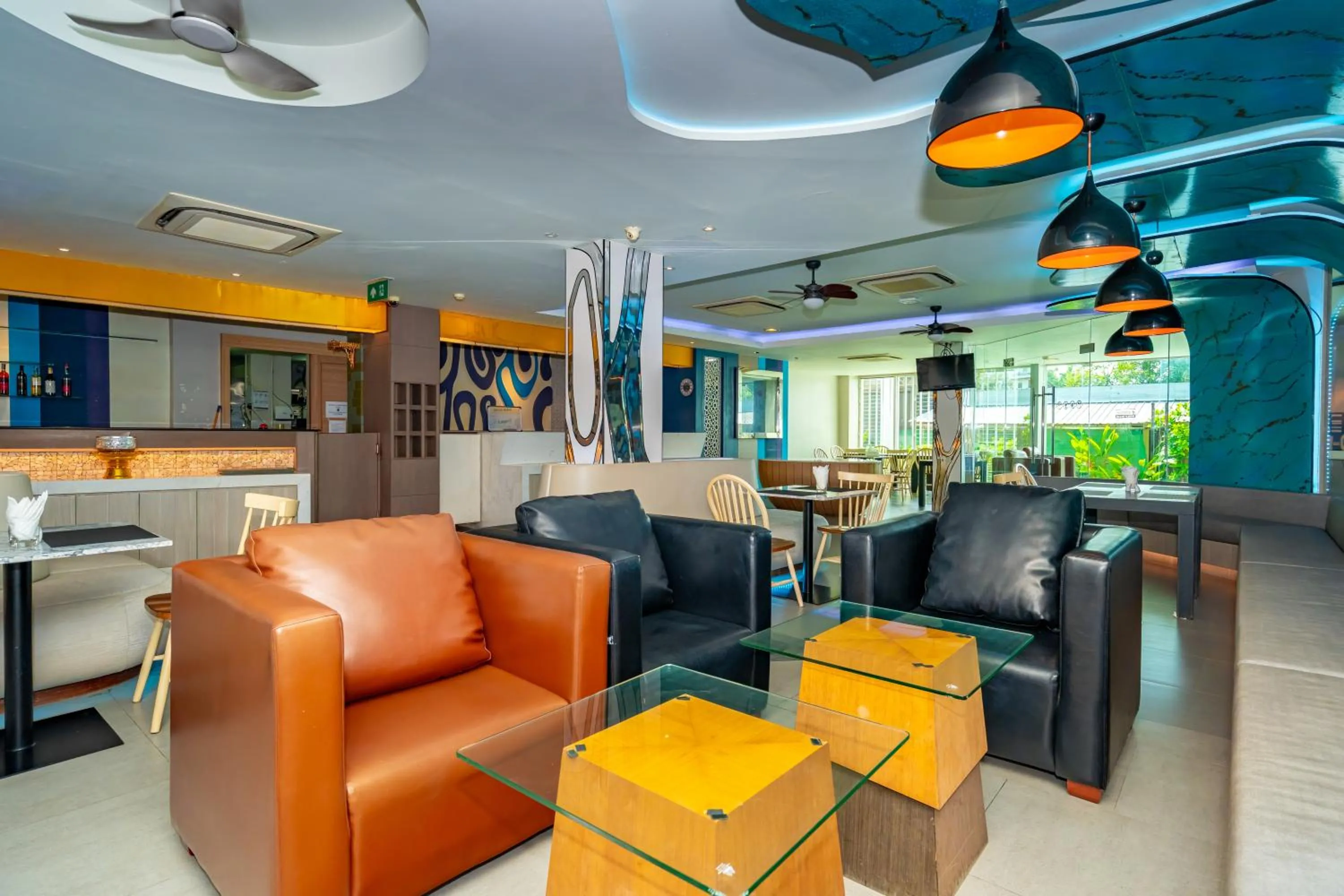 Restaurant/places to eat in Ratana Platinum Resort Kamala