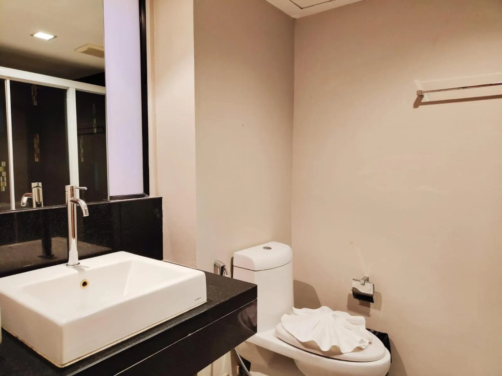 Bathroom in Ratana Platinum Resort Kamala