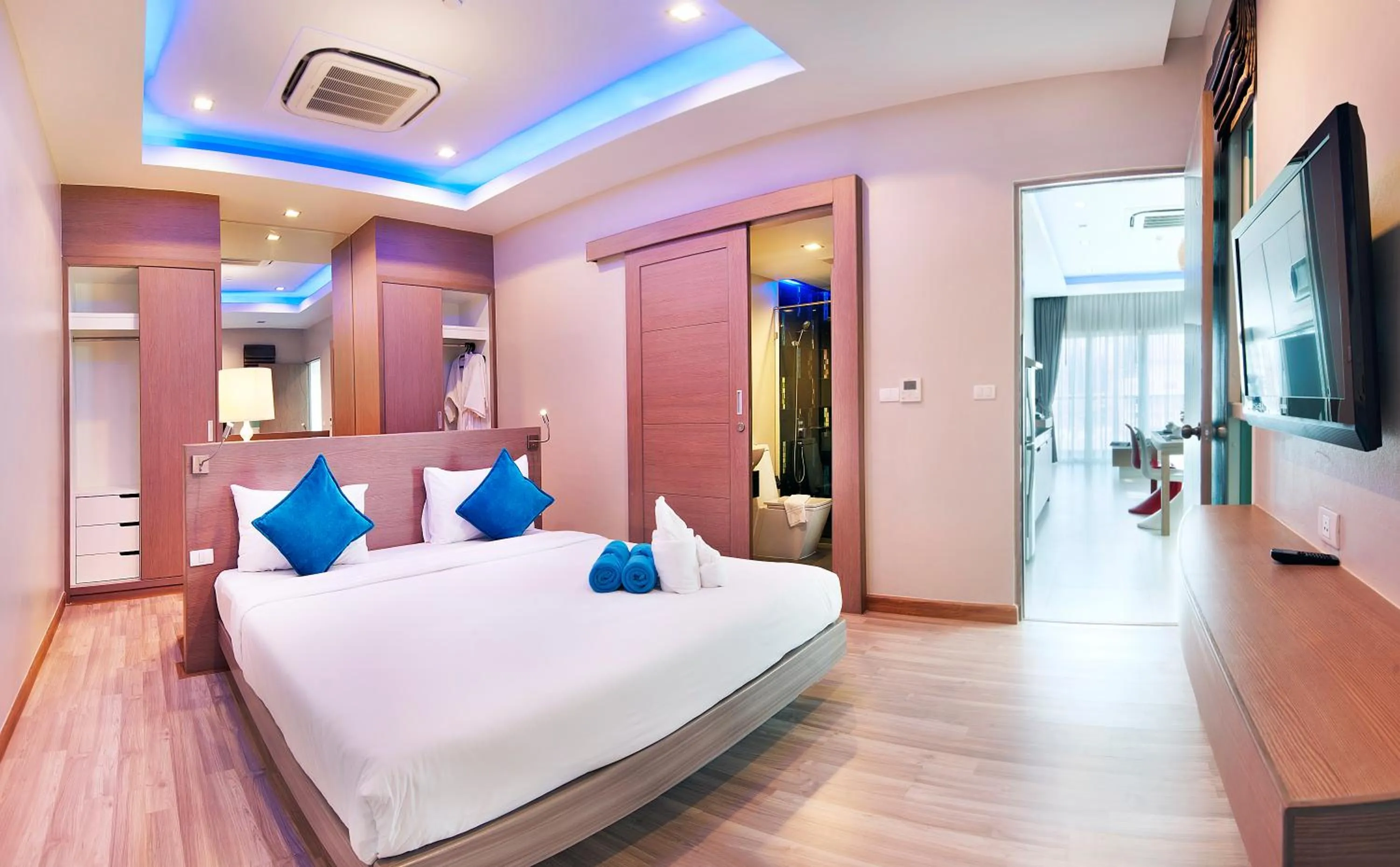 Photo of the whole room, Bed in Ratana Platinum Resort Kamala