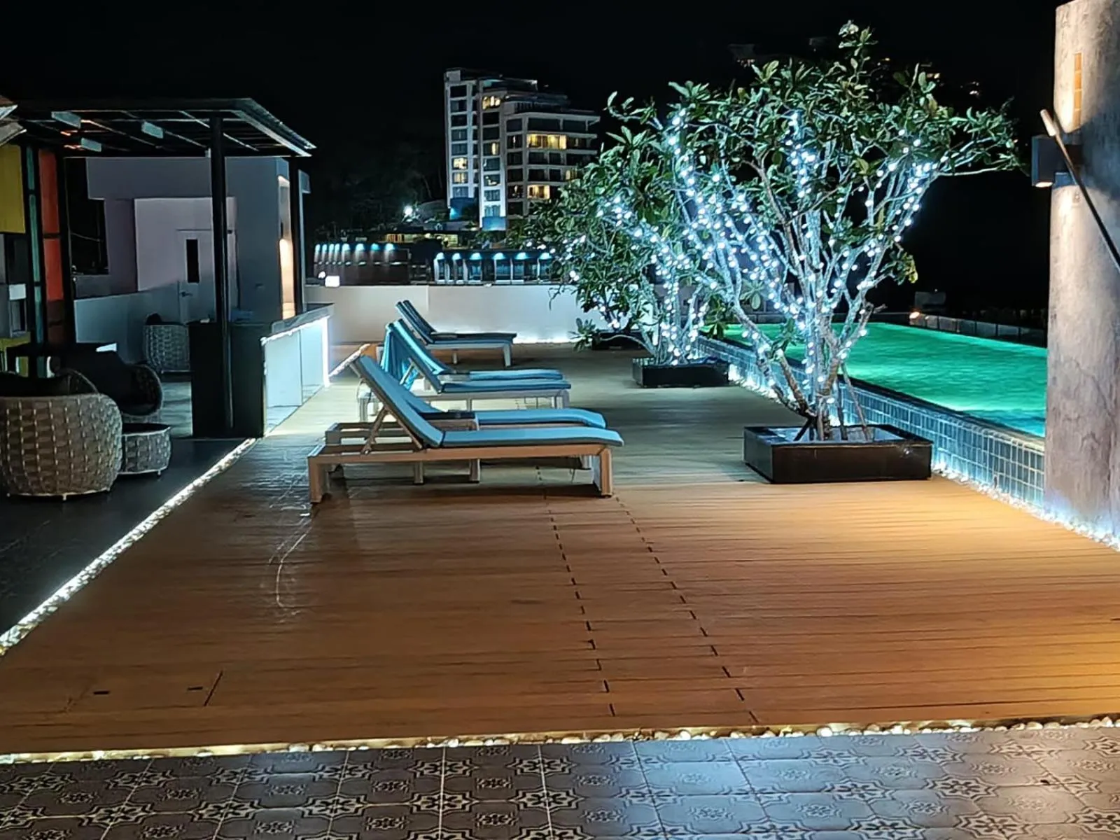 Swimming pool in Ratana Platinum Resort Kamala