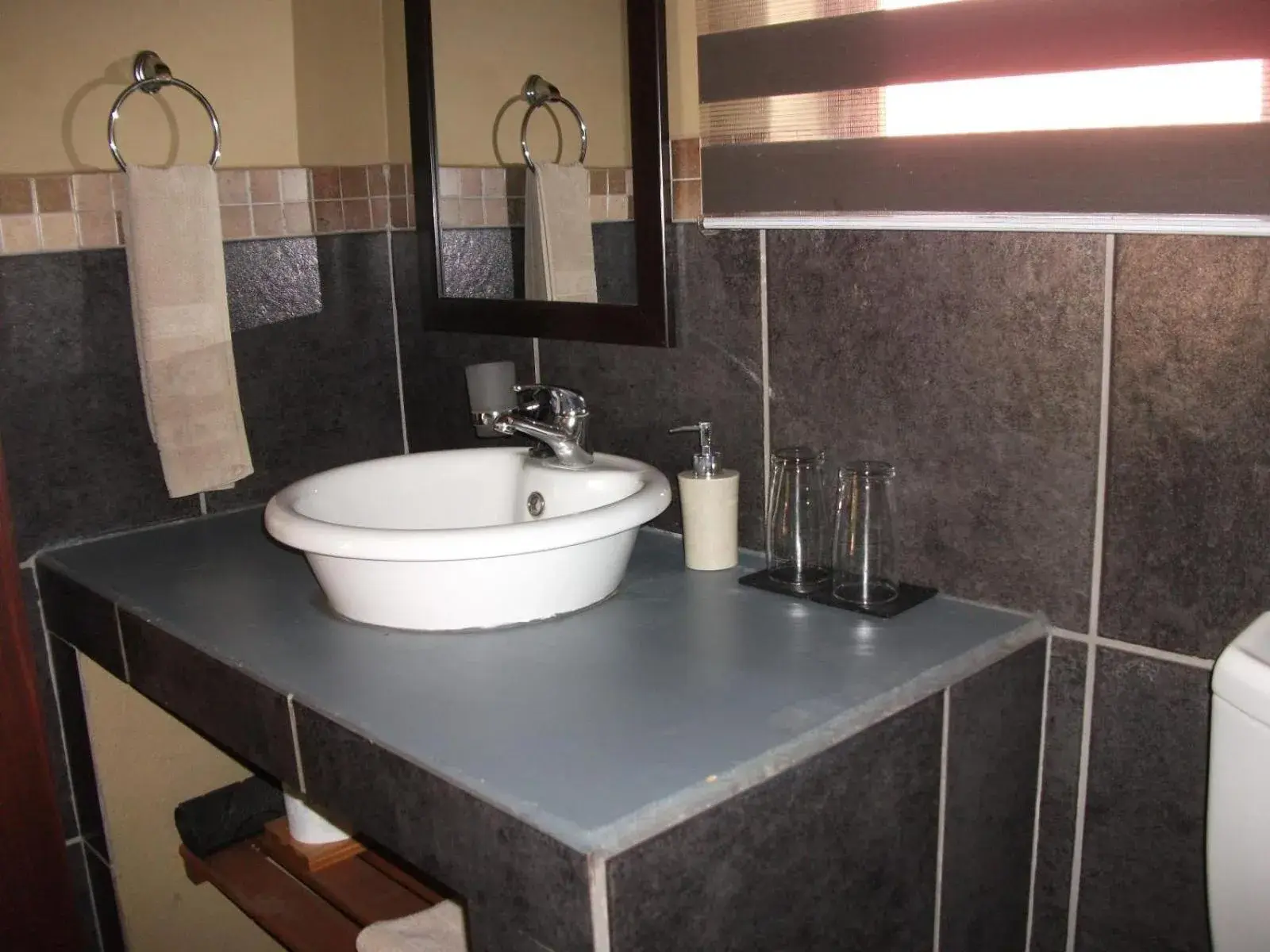 Superior Twin Room - single occupancy in Meerkat Manor Superior Twin Room - single occupancy in Meerkat Manor