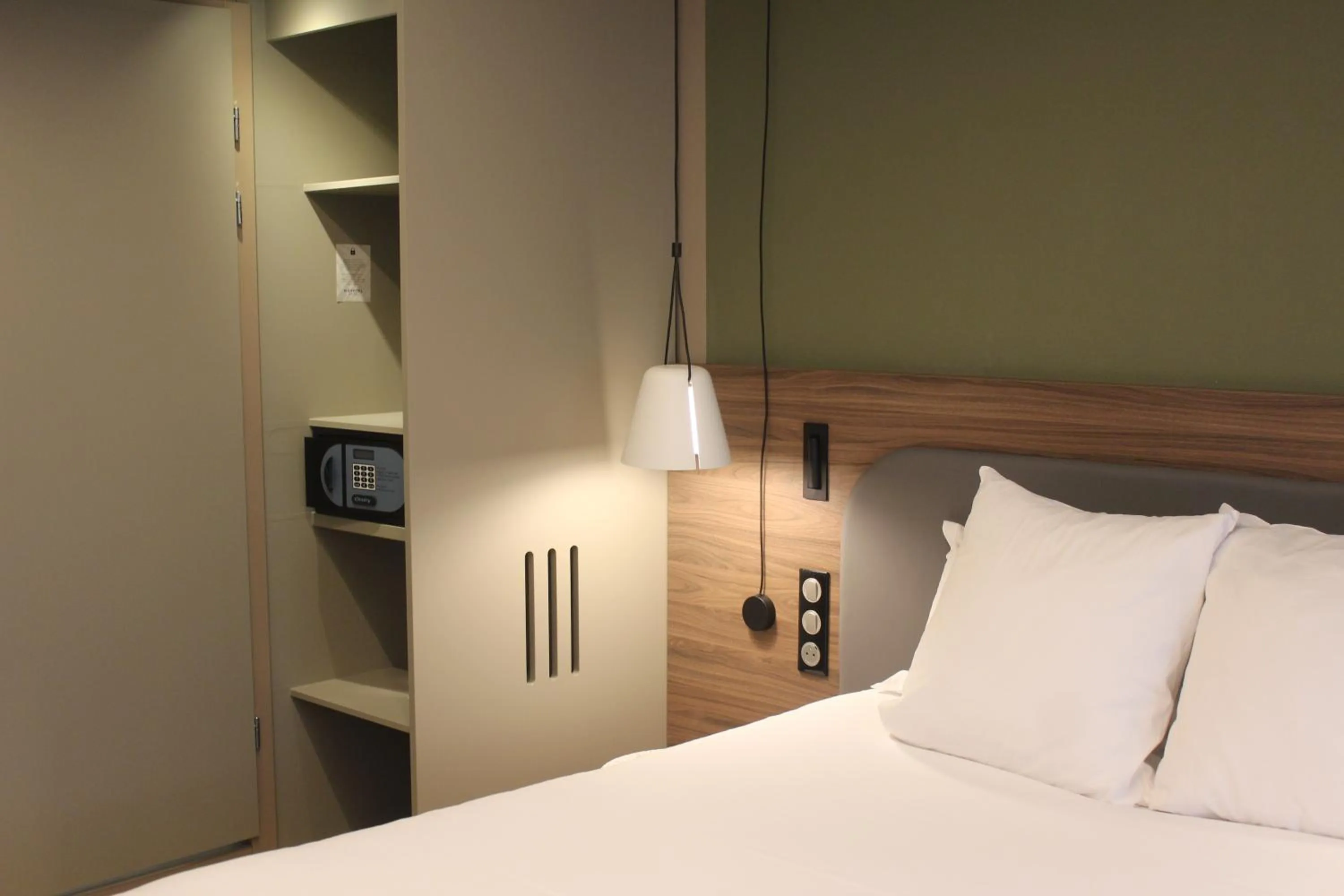 Bed in Novotel Suites Rouen Normandie