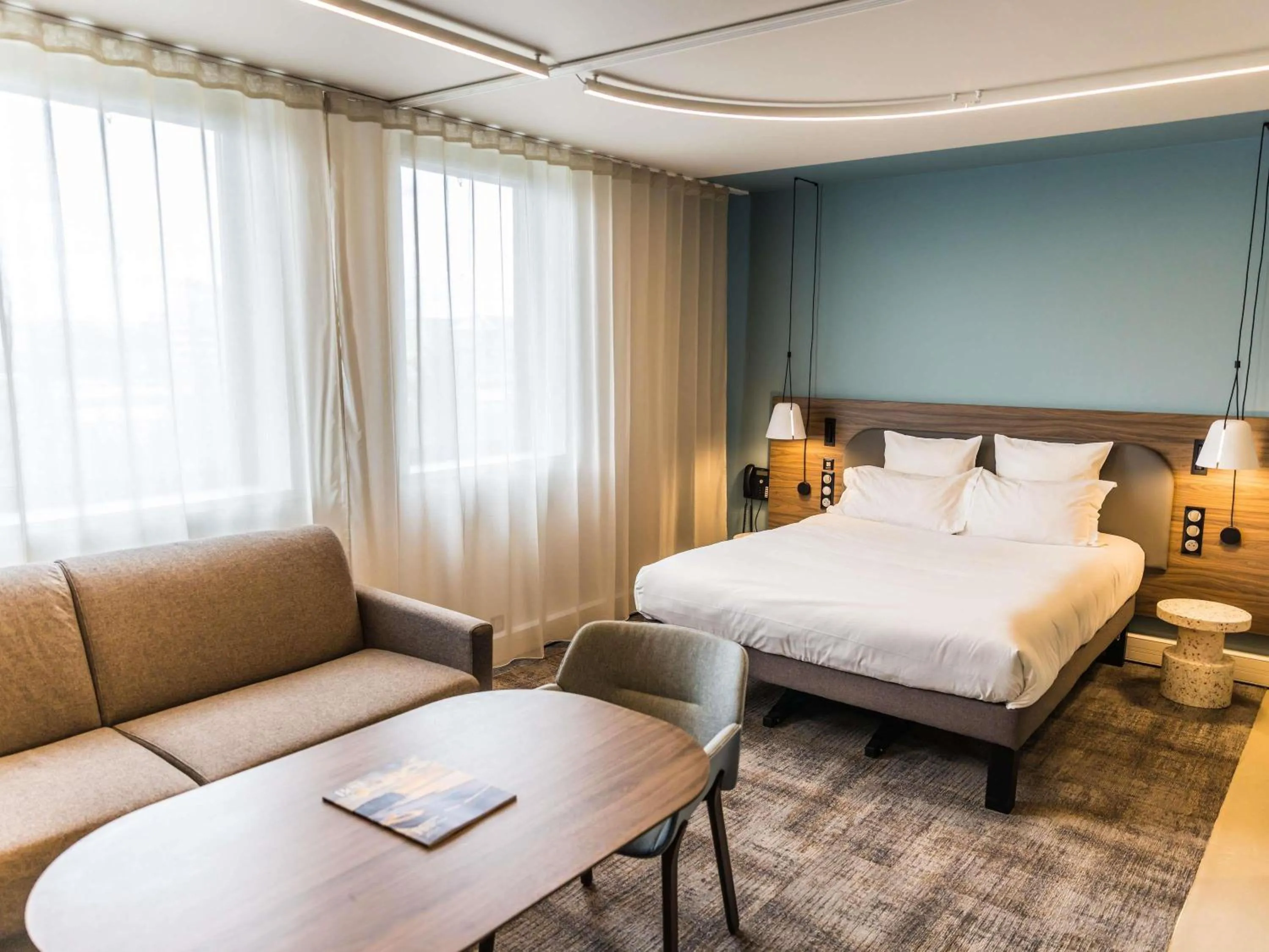 Property building, Bed in Novotel Suites Rouen Normandie