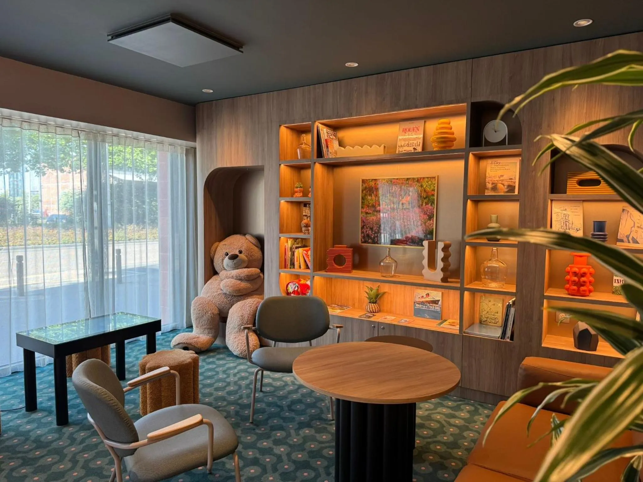 Seating area in Novotel Suites Rouen Normandie