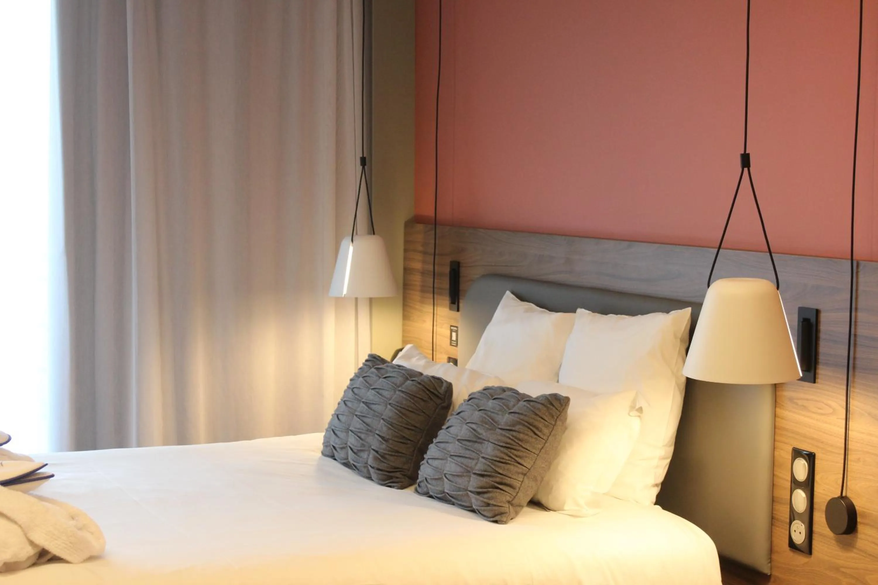 Bed in Novotel Suites Rouen Normandie