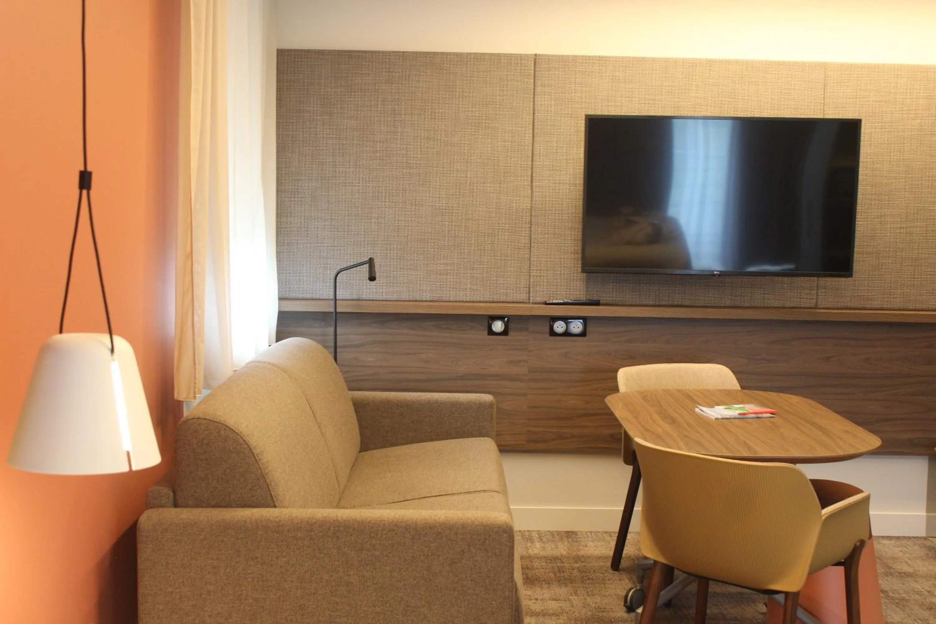 Communal lounge/ TV room in Novotel Suites Rouen Normandie