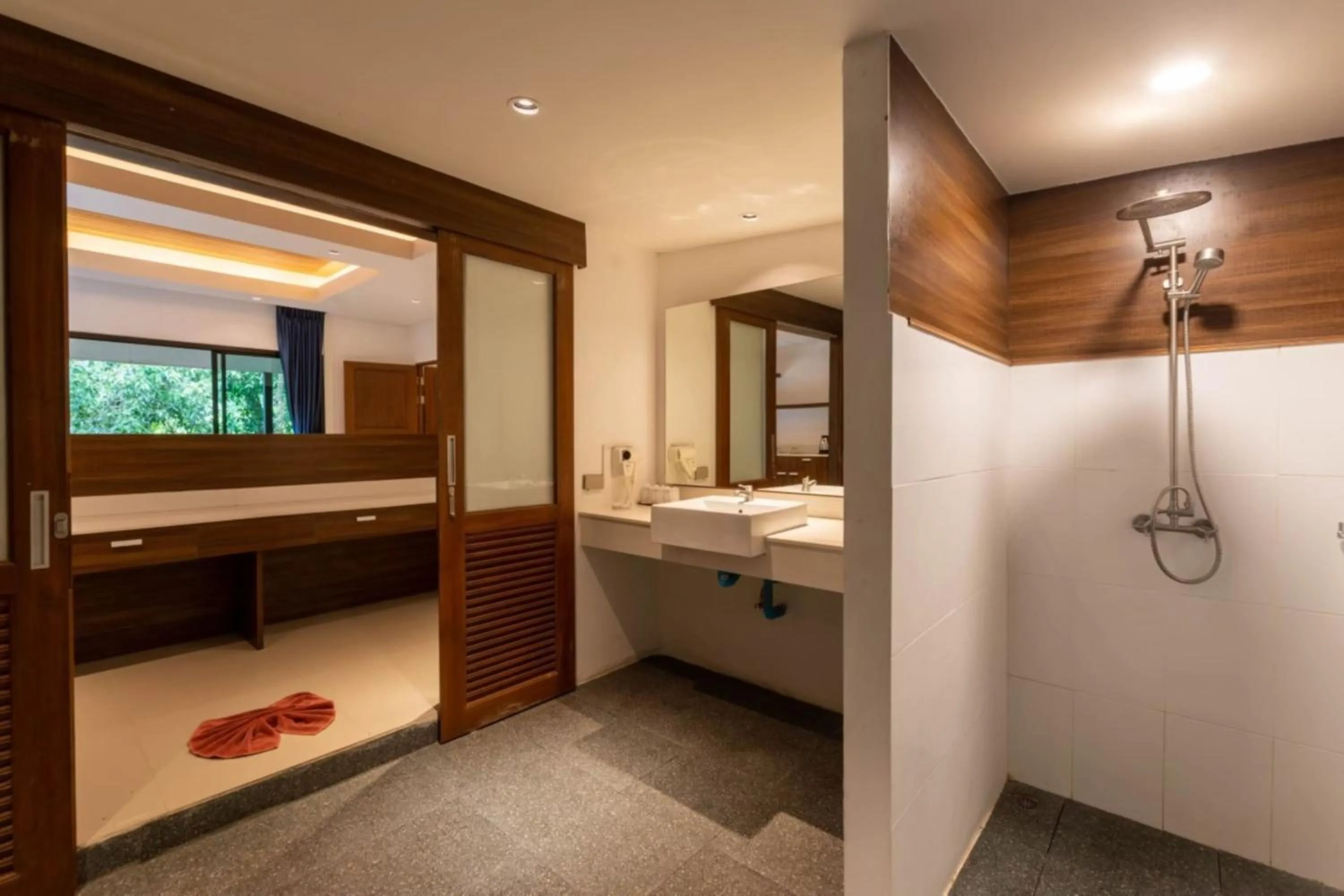 Shower in Rock and Tree House Resort