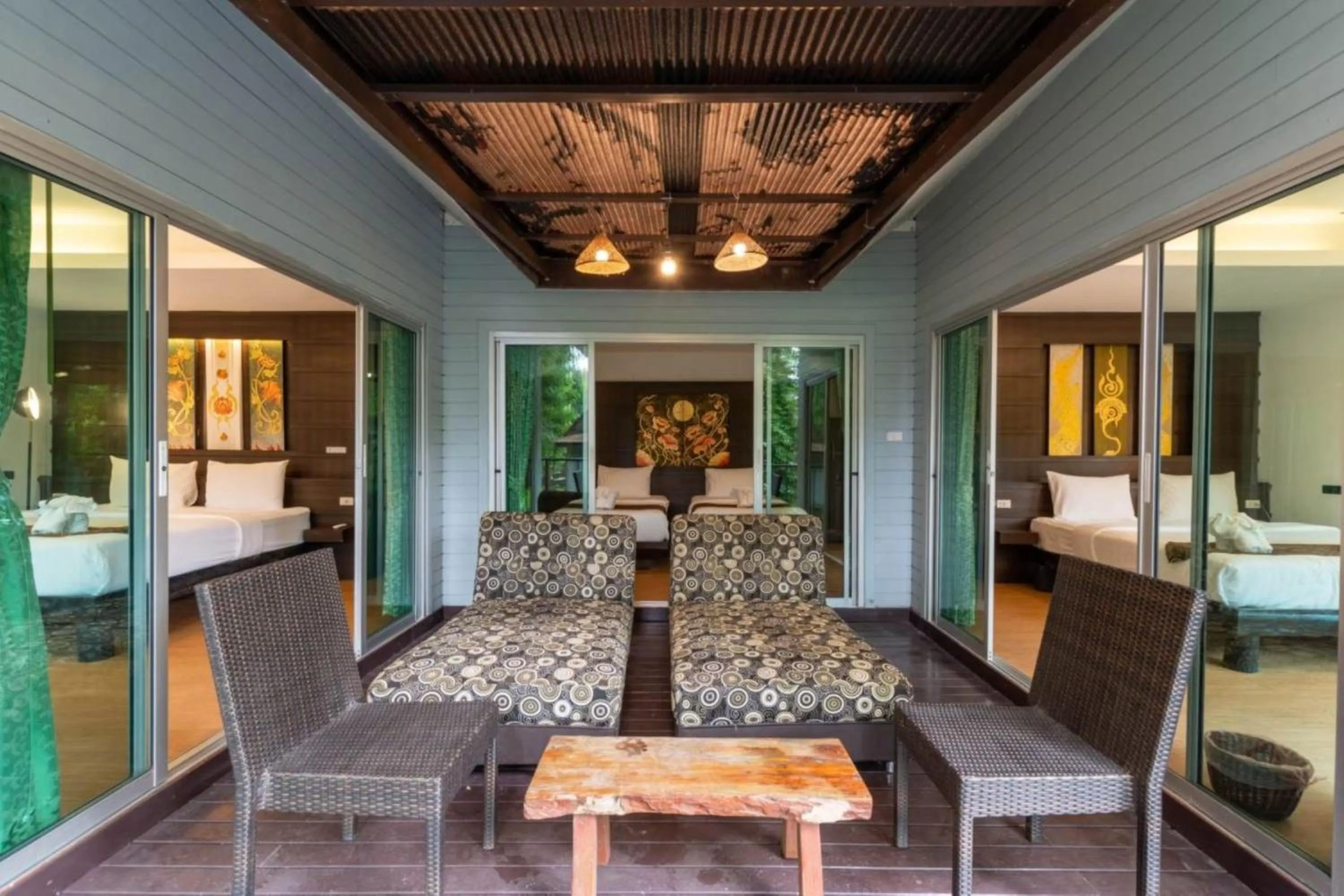 Photo of the whole room in Rock and Tree House Resort