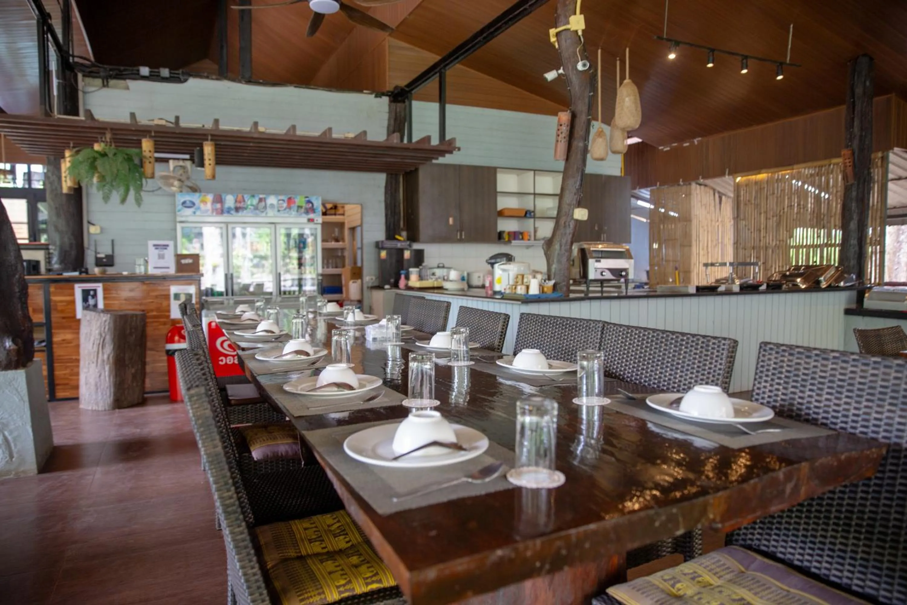 Restaurant/places to eat in Rock and Tree House Resort