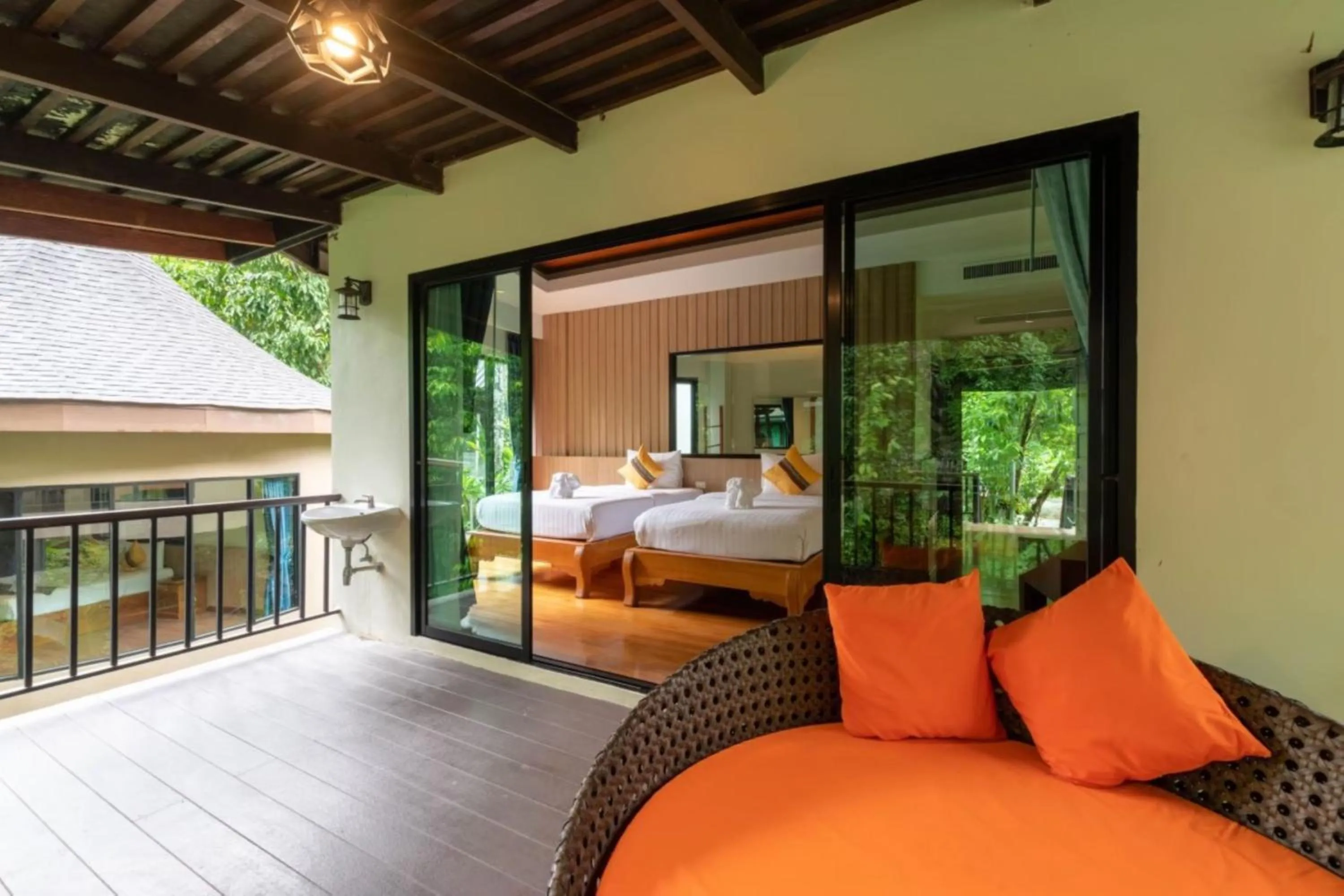 Balcony/Terrace, Bed in Rock and Tree House Resort