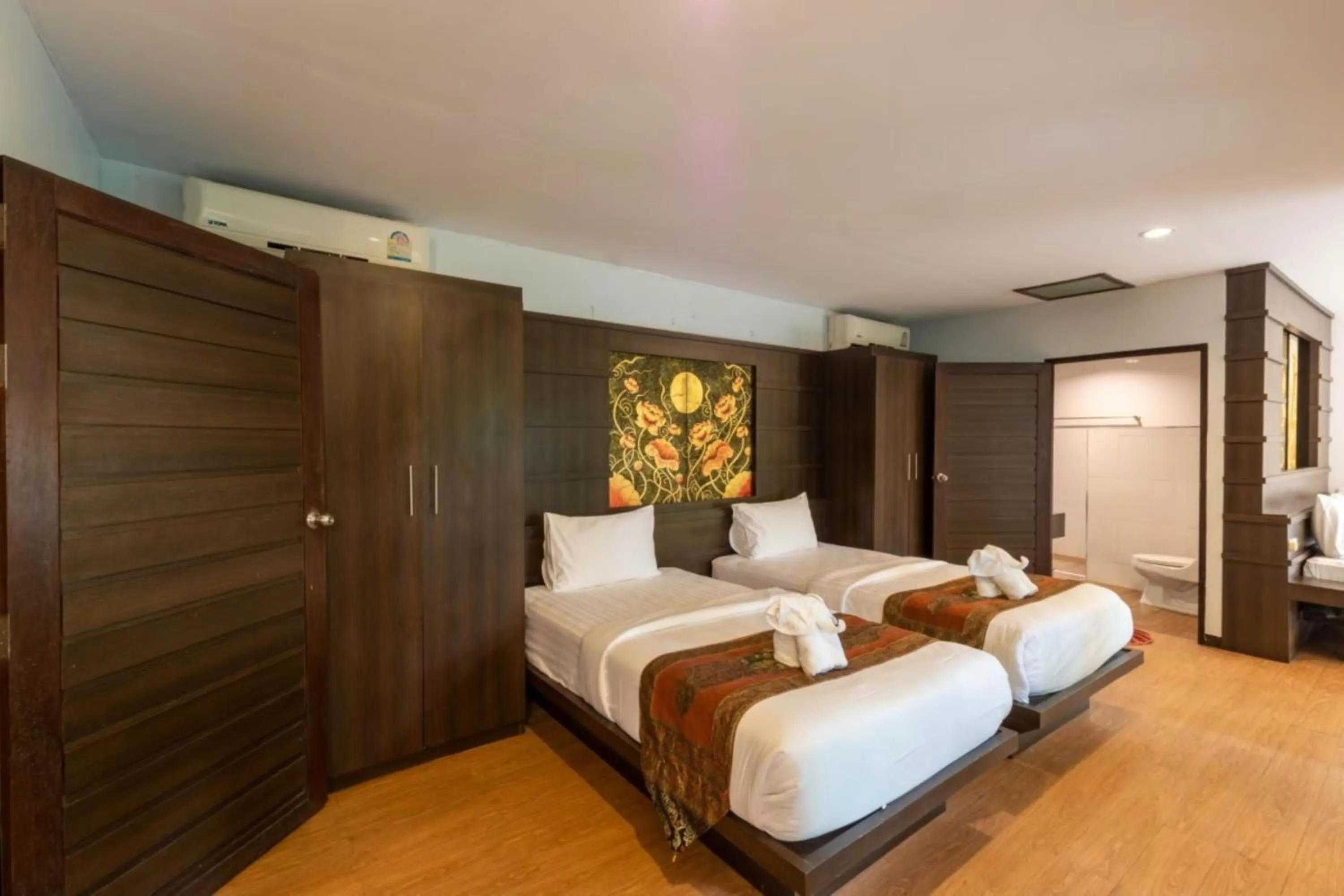 Bed in Rock and Tree House Resort