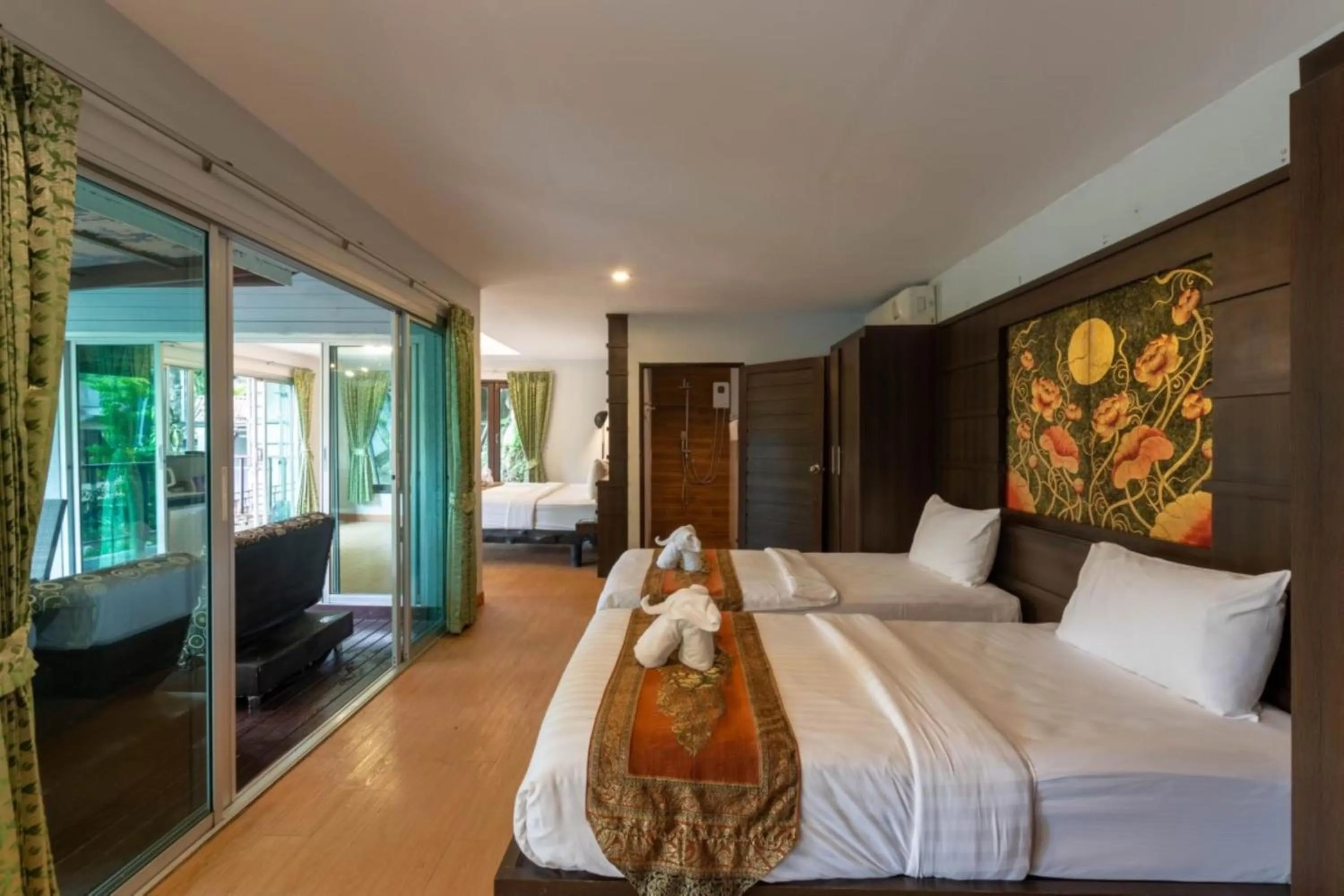 Bed in Rock and Tree House Resort