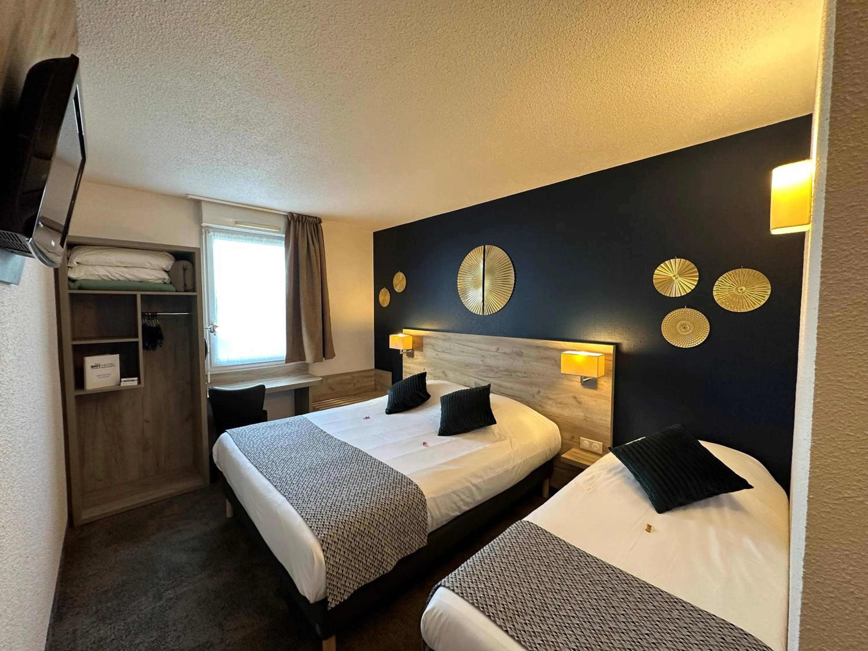 Bed in Brit Hotel Saumur