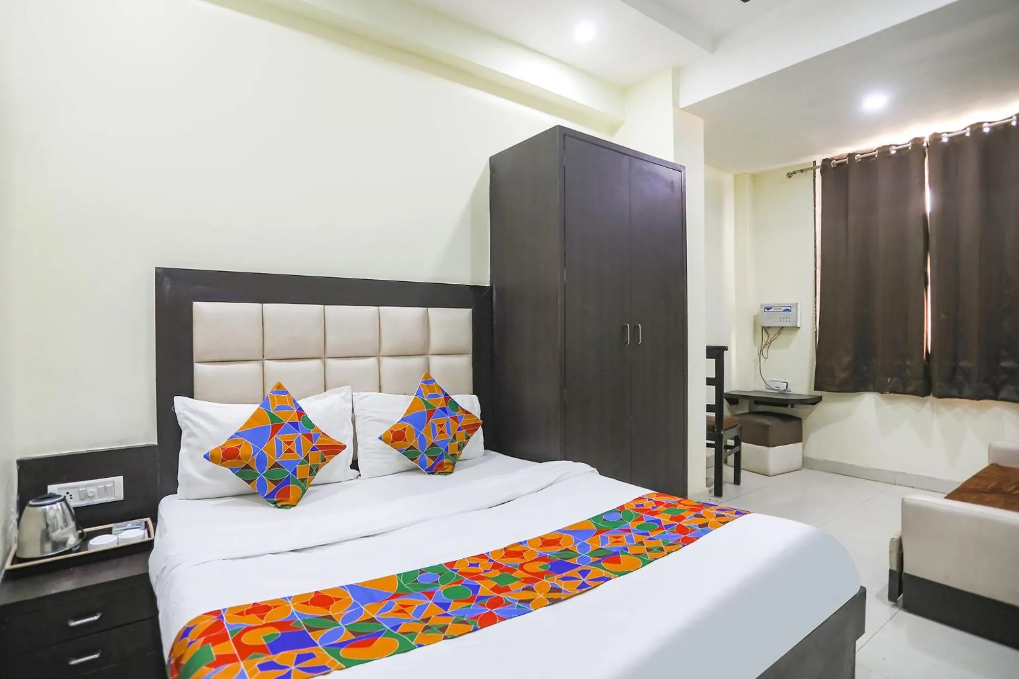 TV and multimedia in FabHotel Heritage Villa