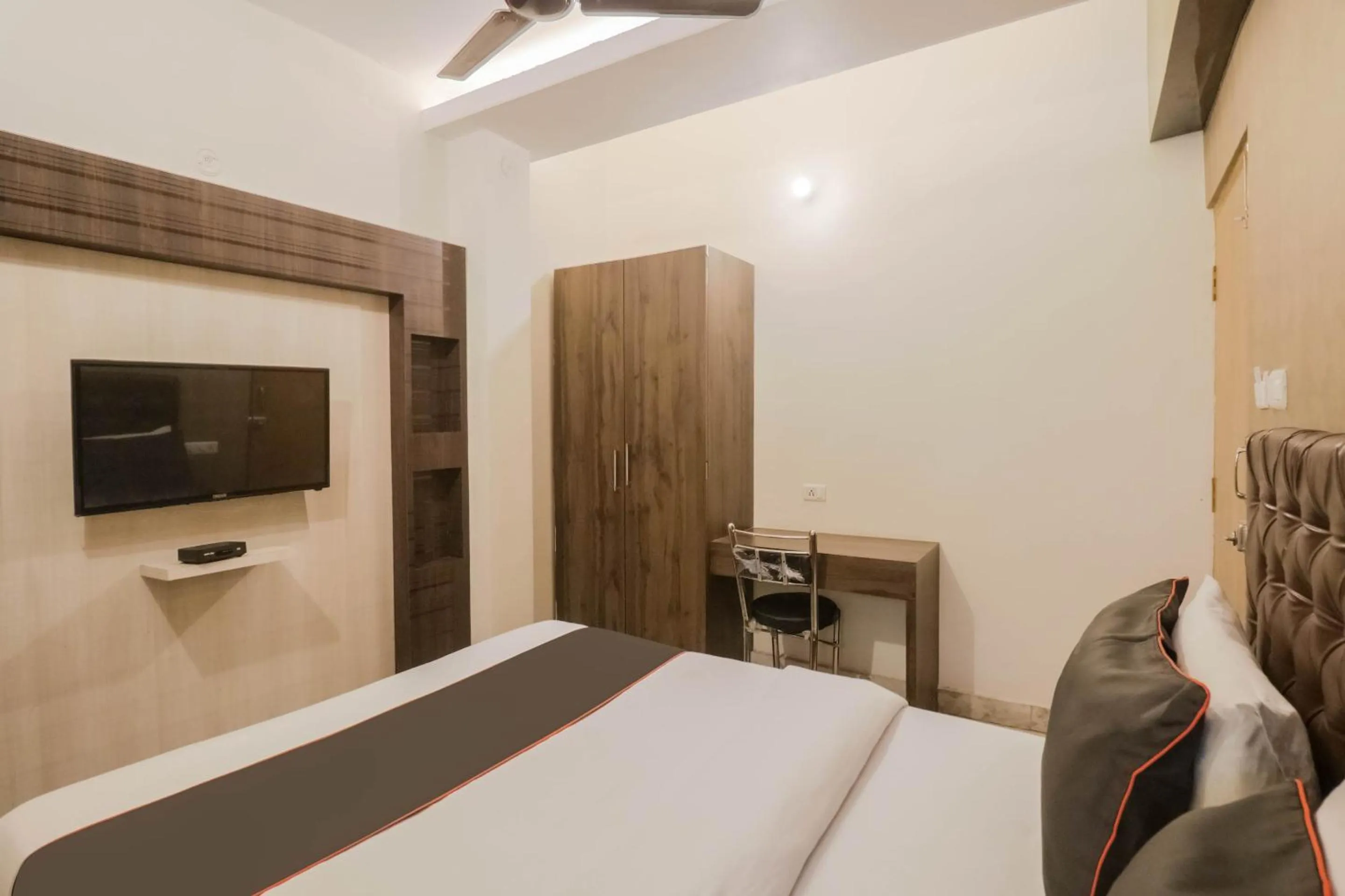 Bedroom, Bed in Collection O Kewal Palace Hyderabad Gate