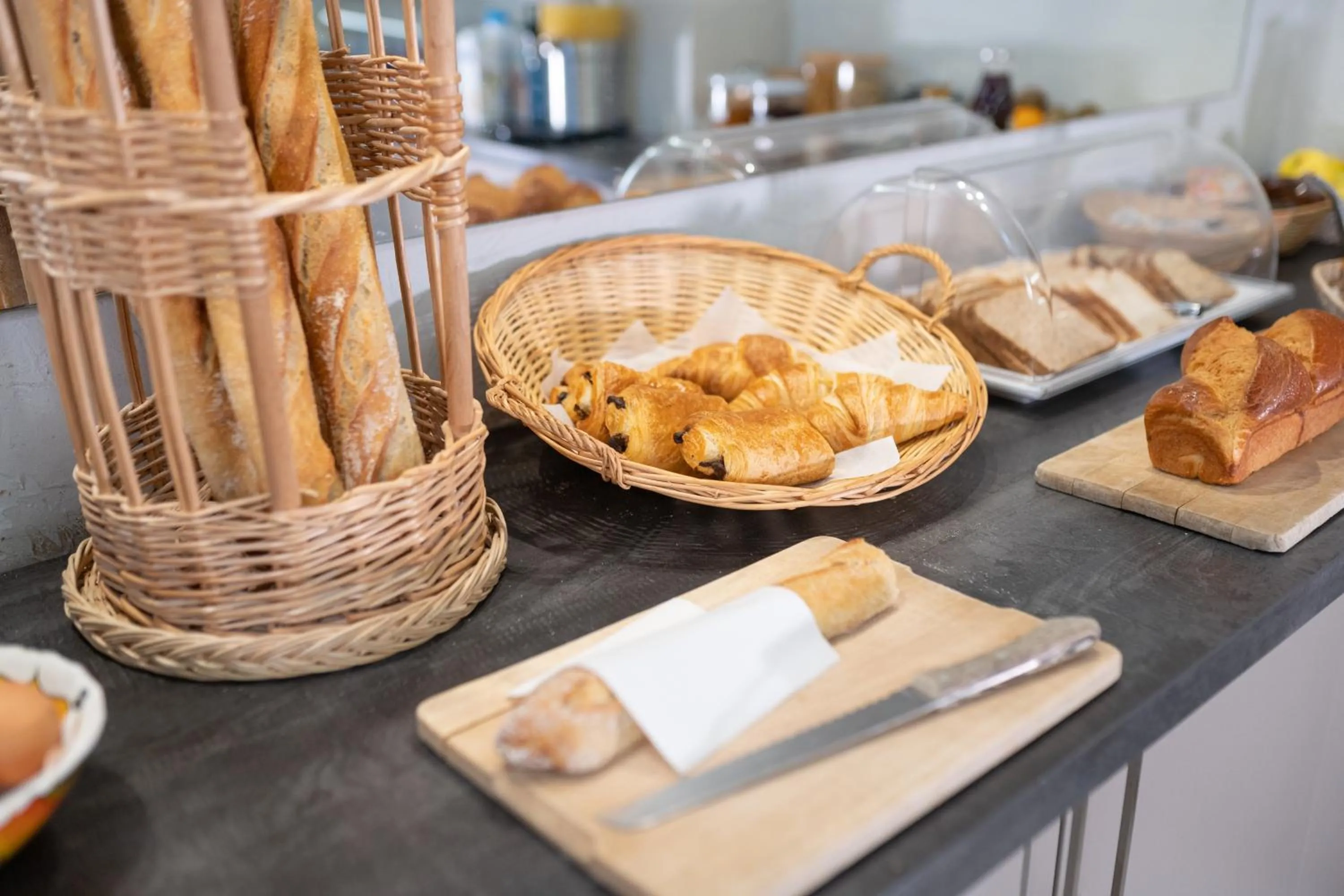 Food and drinks in The Originals City, Hôtel Mondial, Perpignan