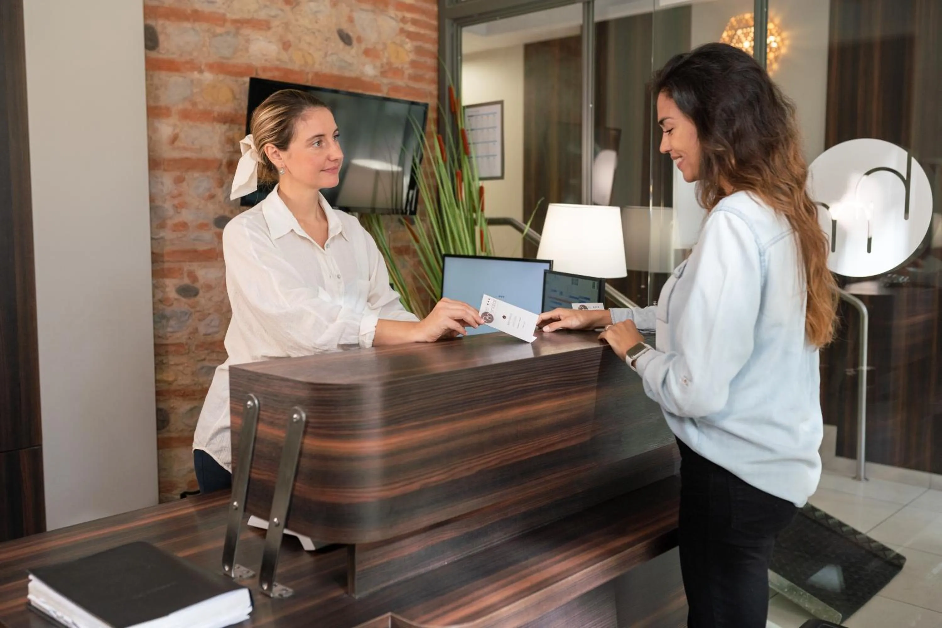 Staff in The Originals City, Hôtel Mondial, Perpignan