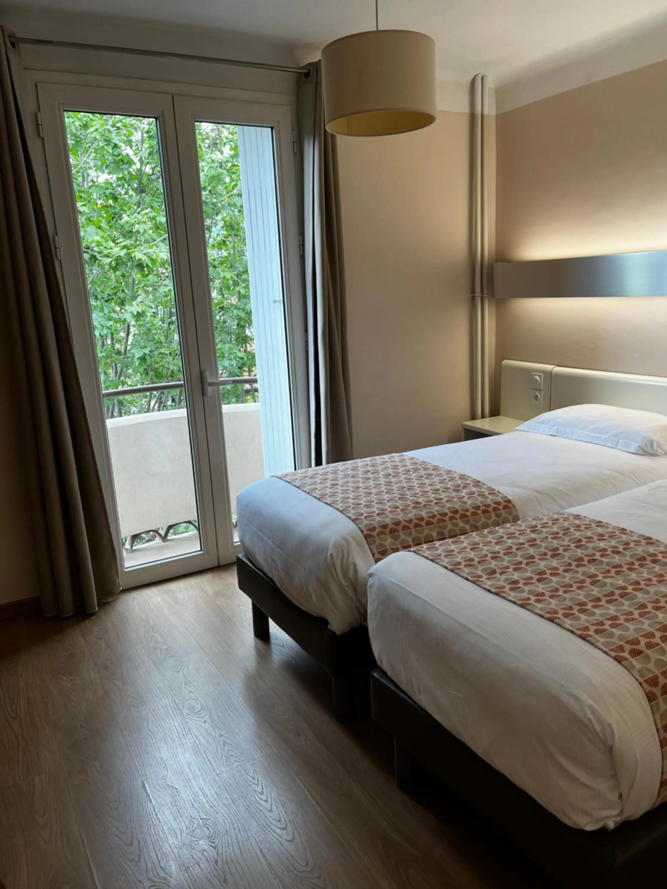 Bed in The Originals City, Hôtel Mondial, Perpignan