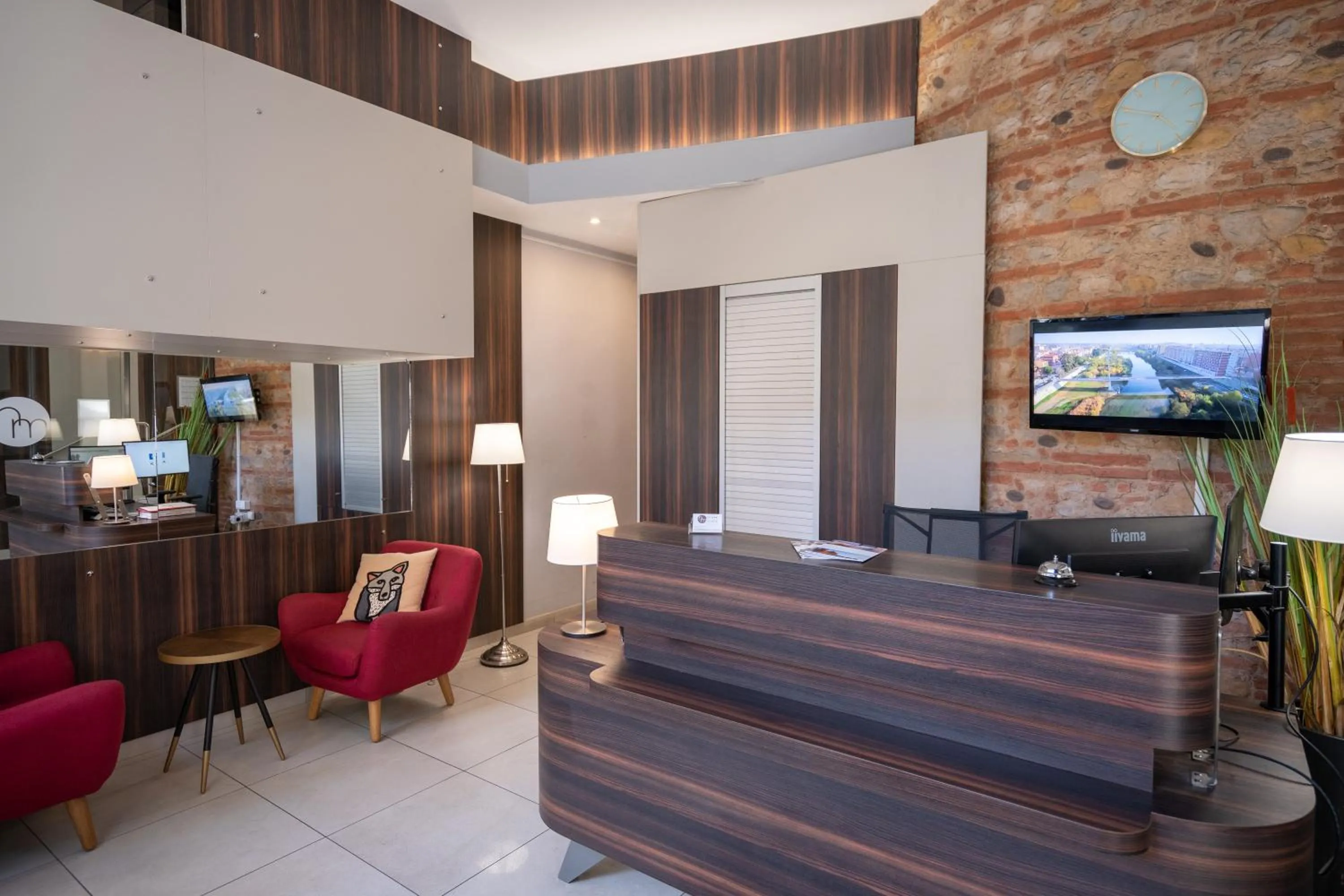 Lobby or reception in The Originals City, Hôtel Mondial, Perpignan