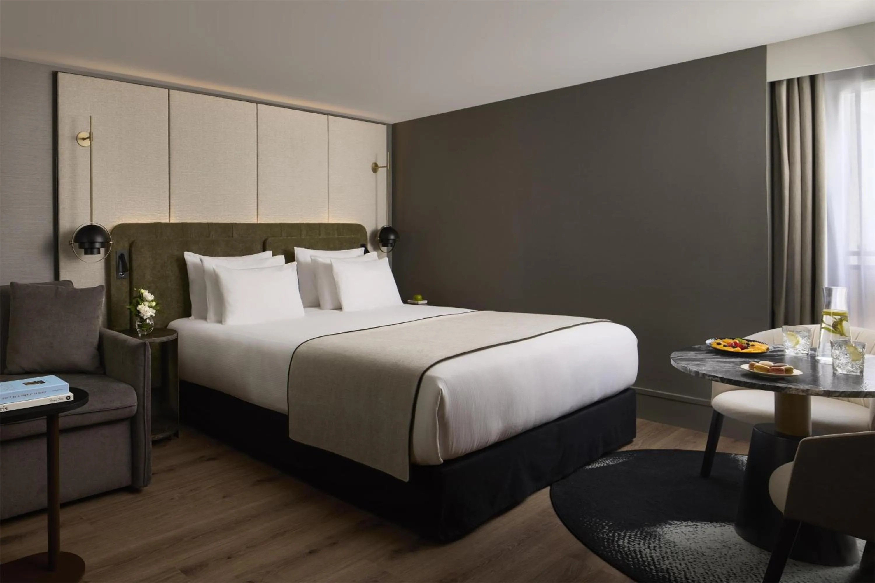 Photo of the whole room, Bed in NH Collection Paris Ponthieu Champs-Élysées