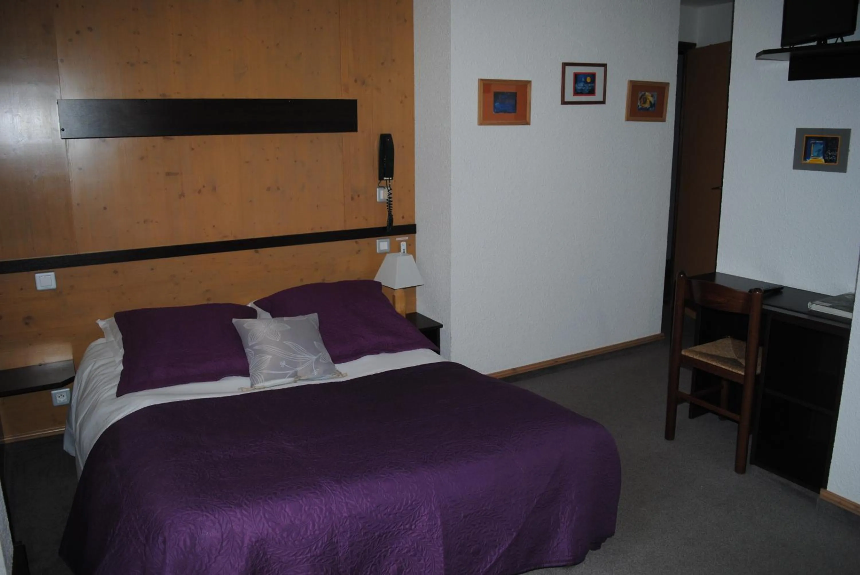 Photo of the whole room, Bed in Hotel Val Joly
