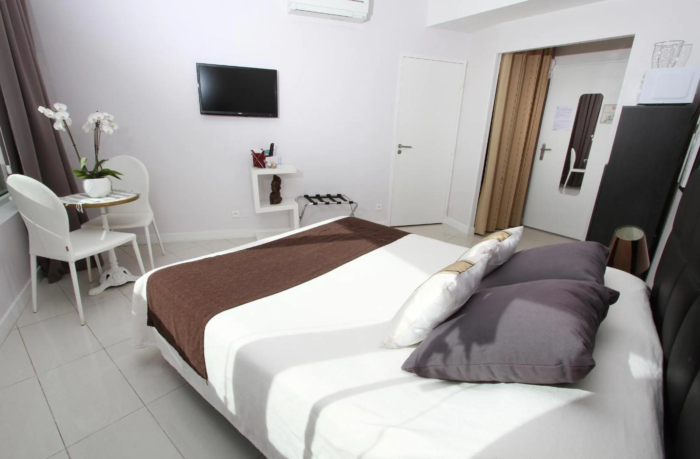 Photo of the whole room, Bed in Bleu Mer Duplex & Suites