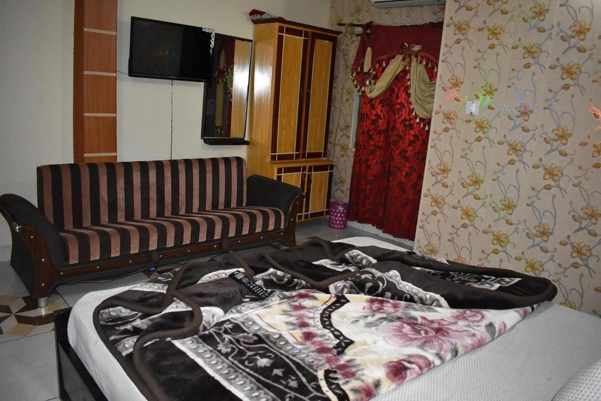 Bed in Hotel Islamabad Metro Inn