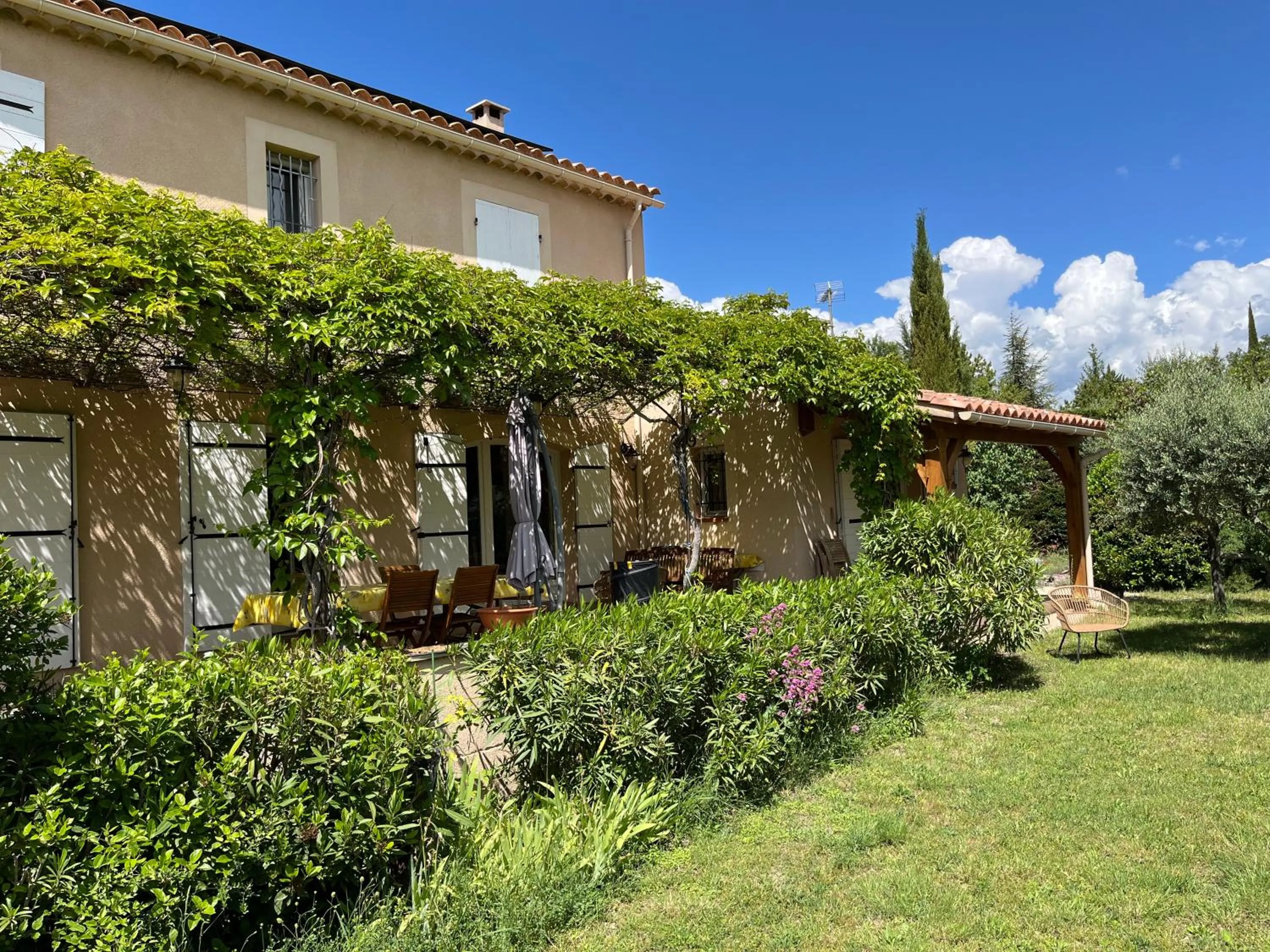 Property building in L'Atelier de Maia