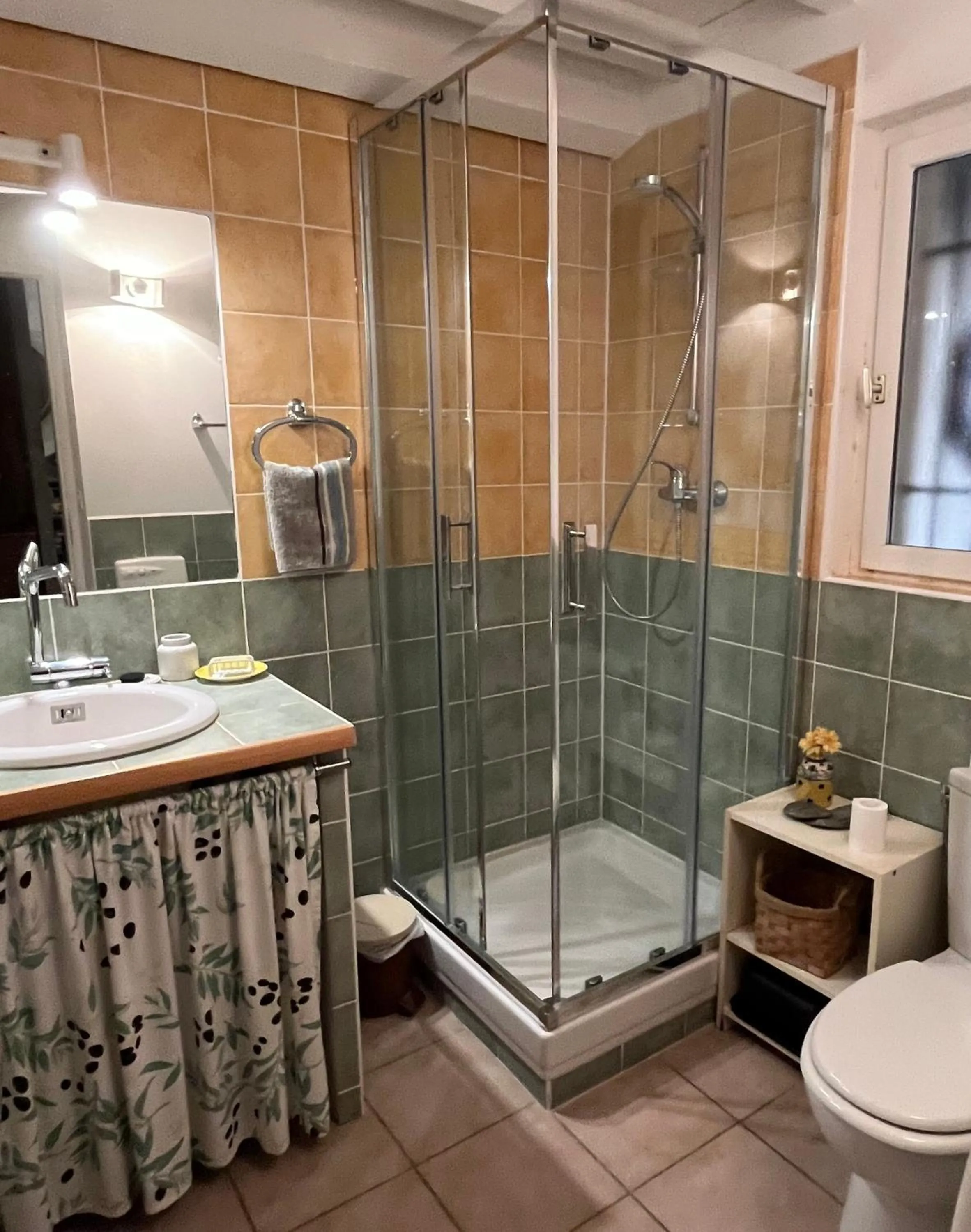 Shower in L'Atelier de Maia