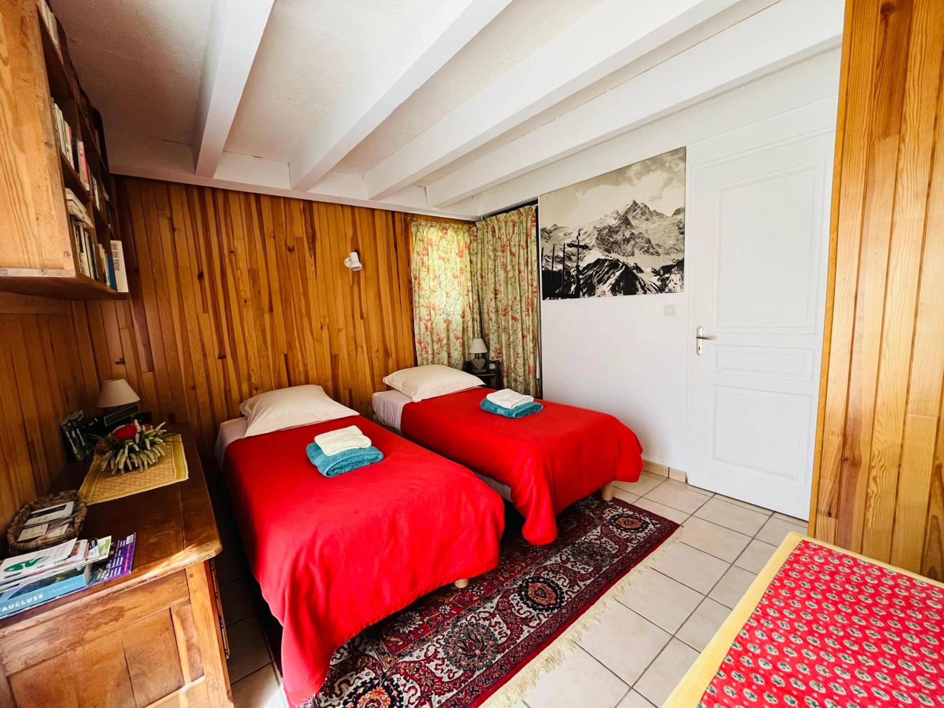 Photo of the whole room, Bed in L'Atelier de Maia