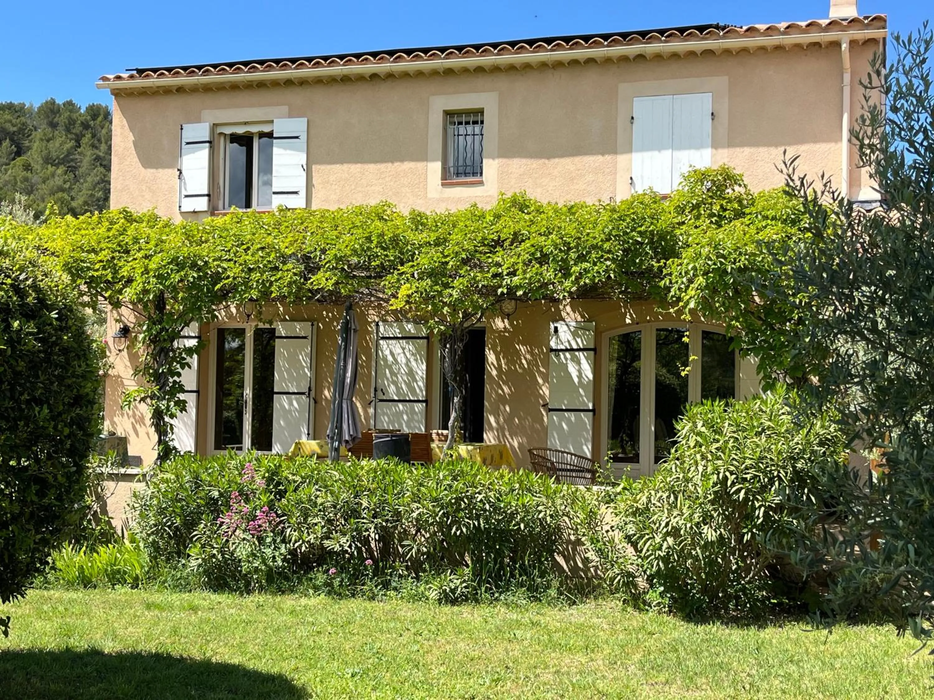 Property building in L'Atelier de Maia