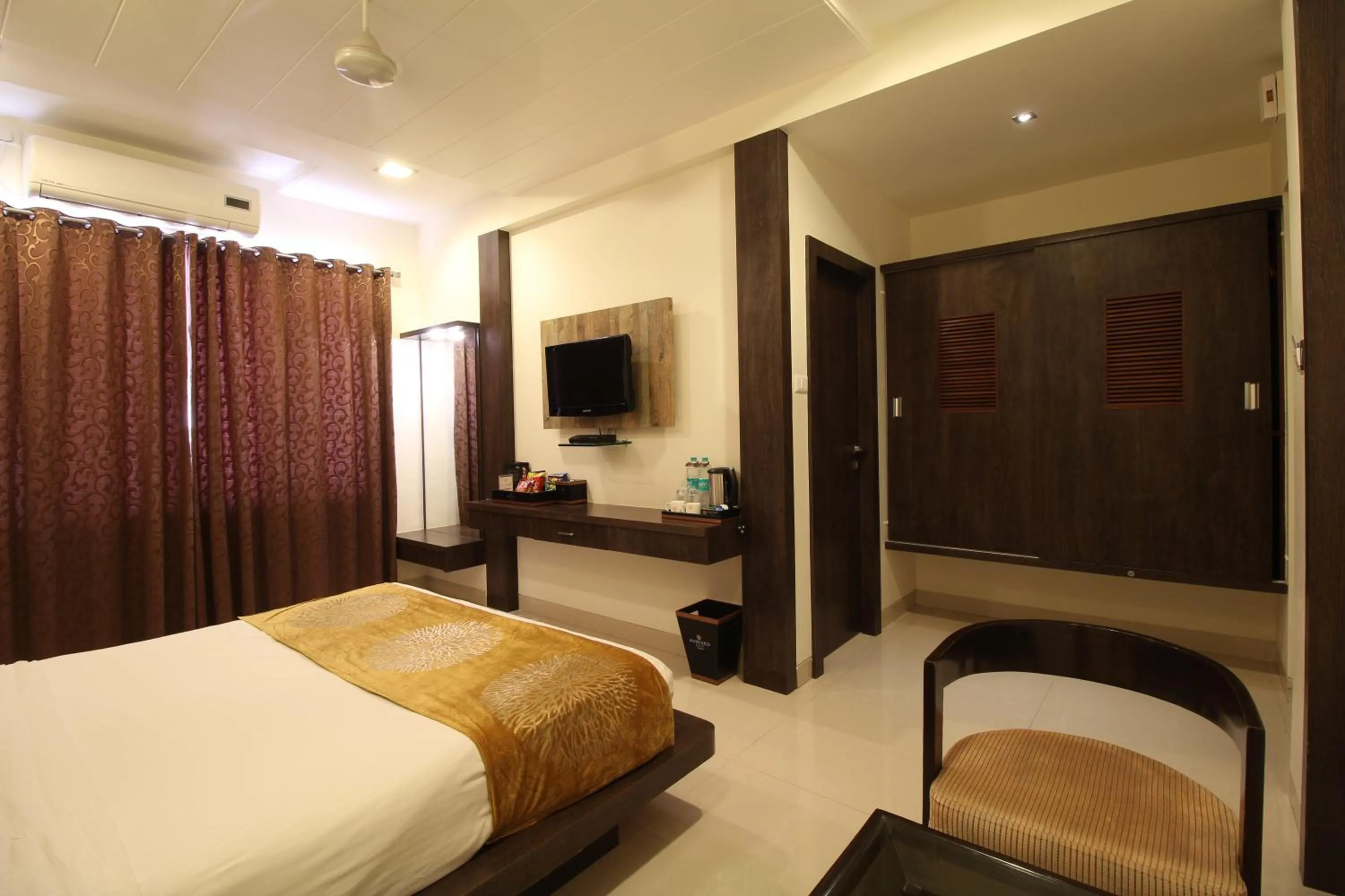 Bedroom, Bed in MARIGOLD-Newly Renovated Hotel