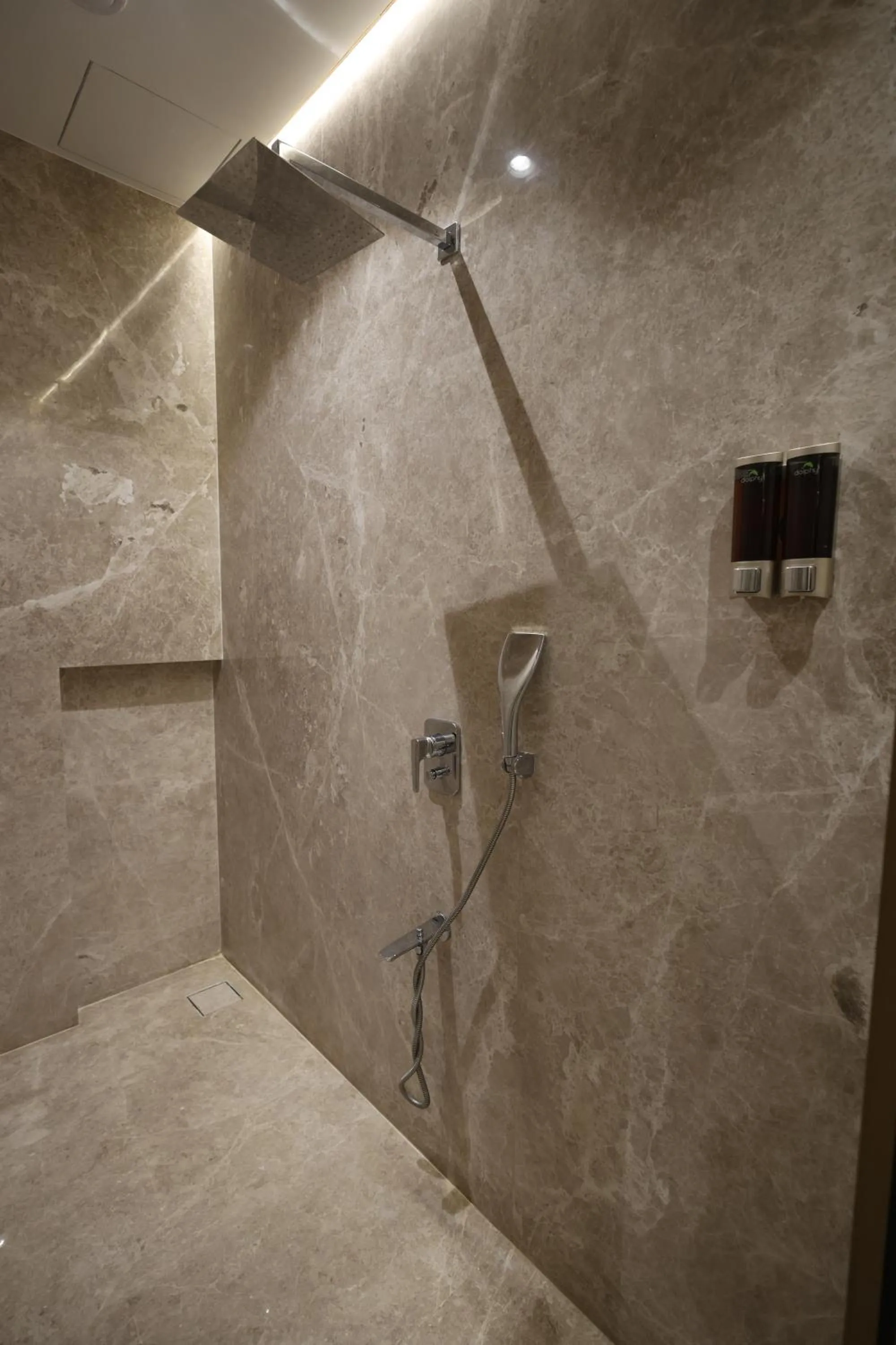 MARIGOLD-Newly Renovated Hotel