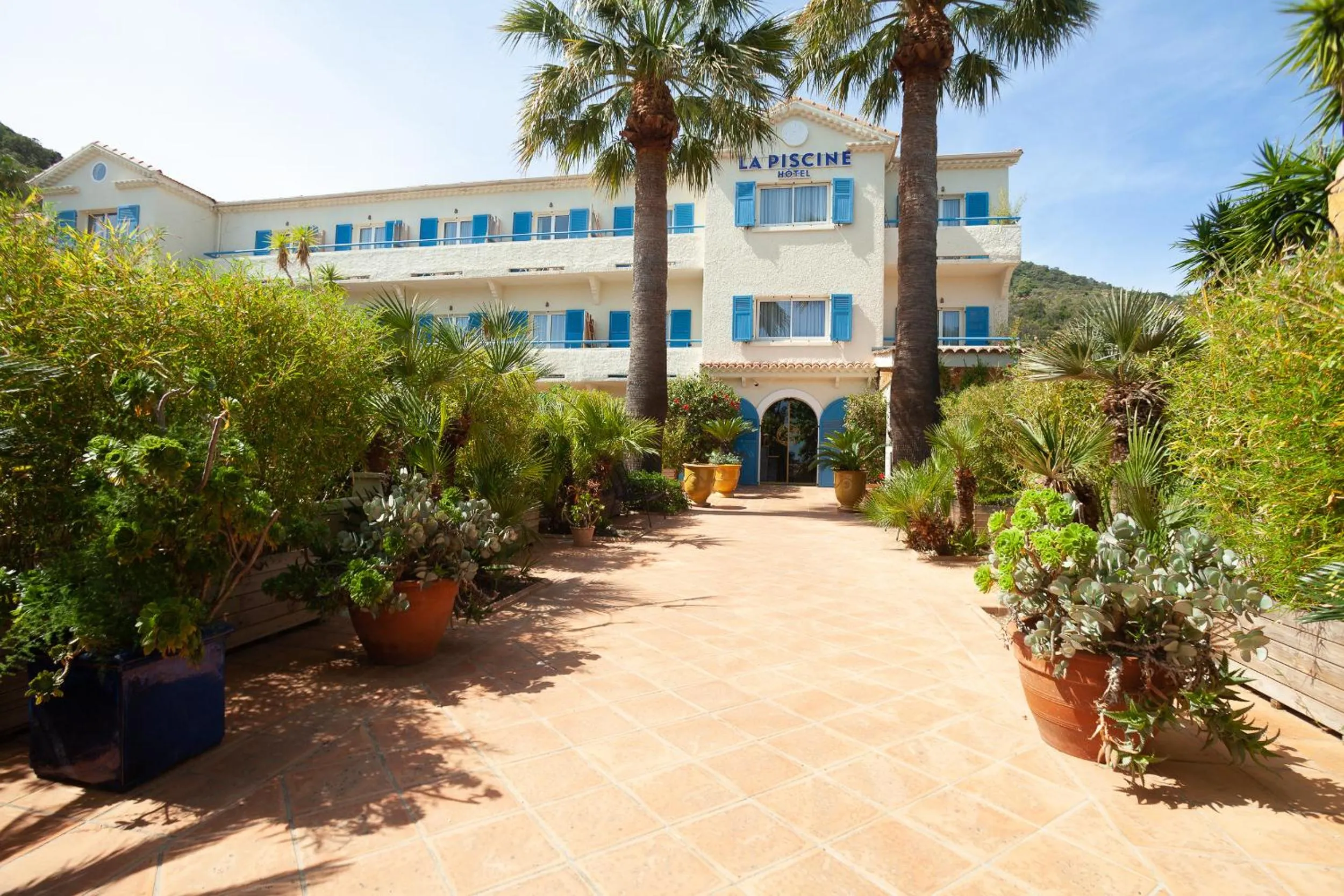 Property building in Hôtel La Piscine