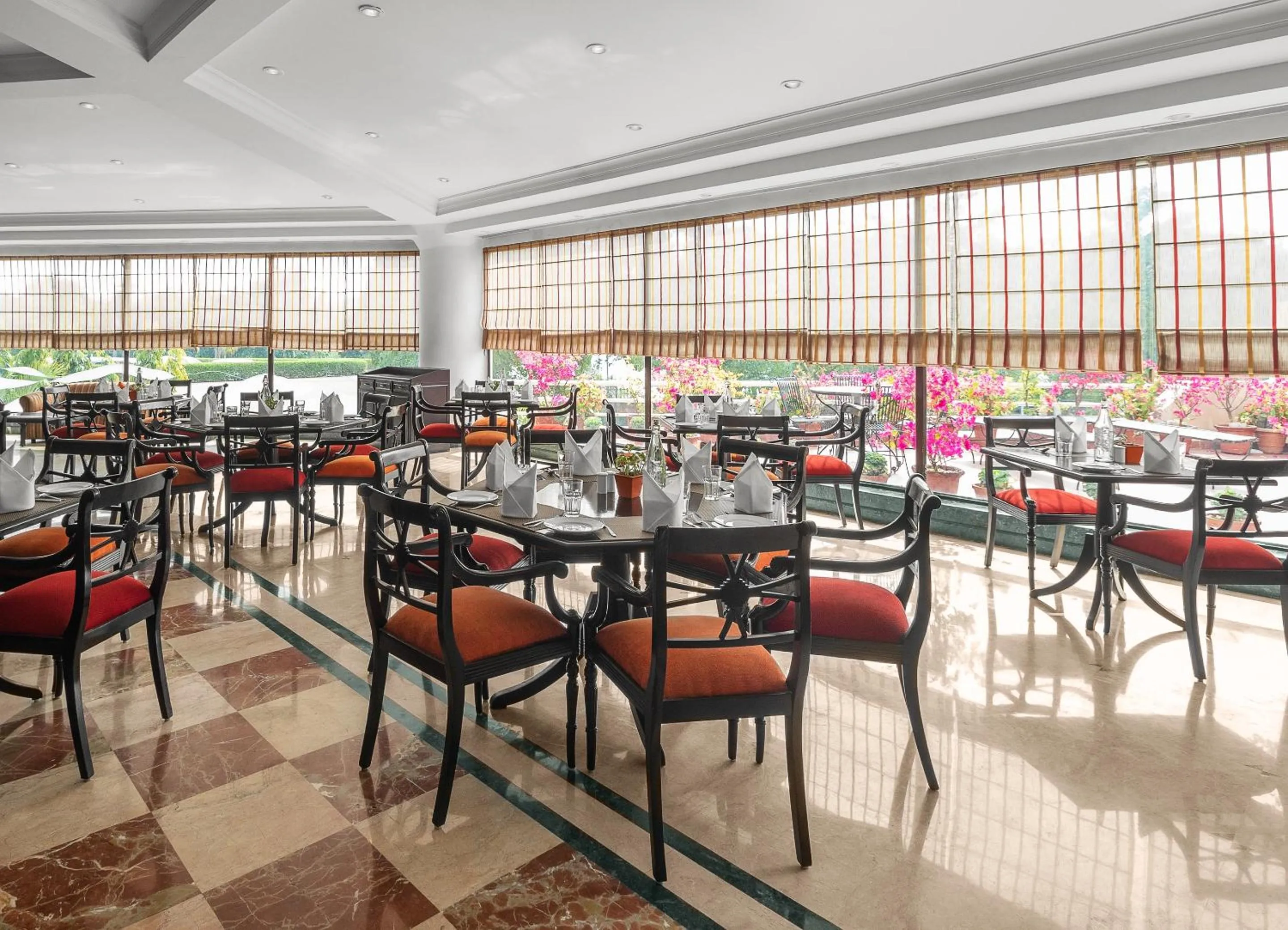 Restaurant/places to eat in Sarovar Portico Surajkund