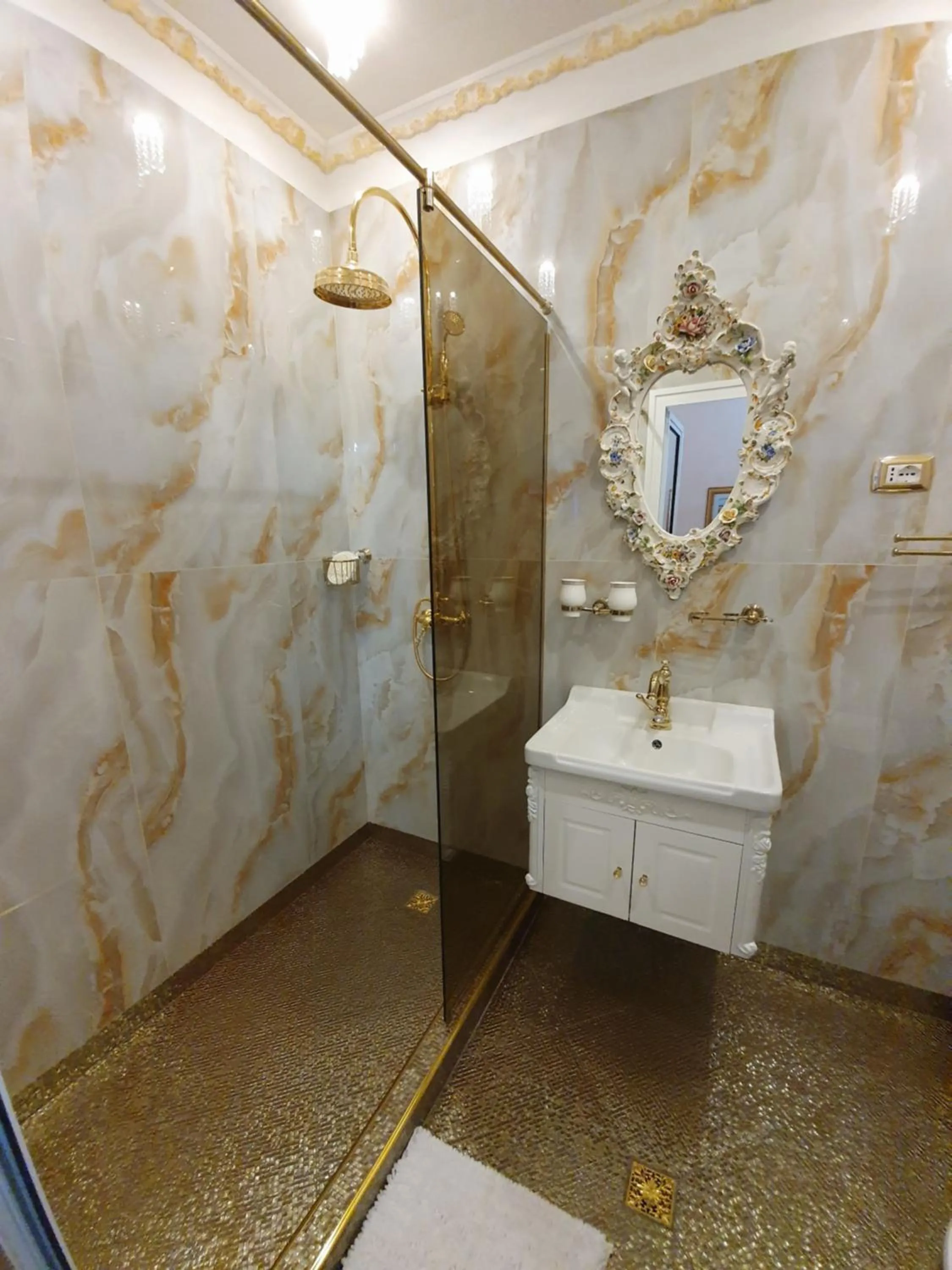 Bathroom in FD Luxury rooms