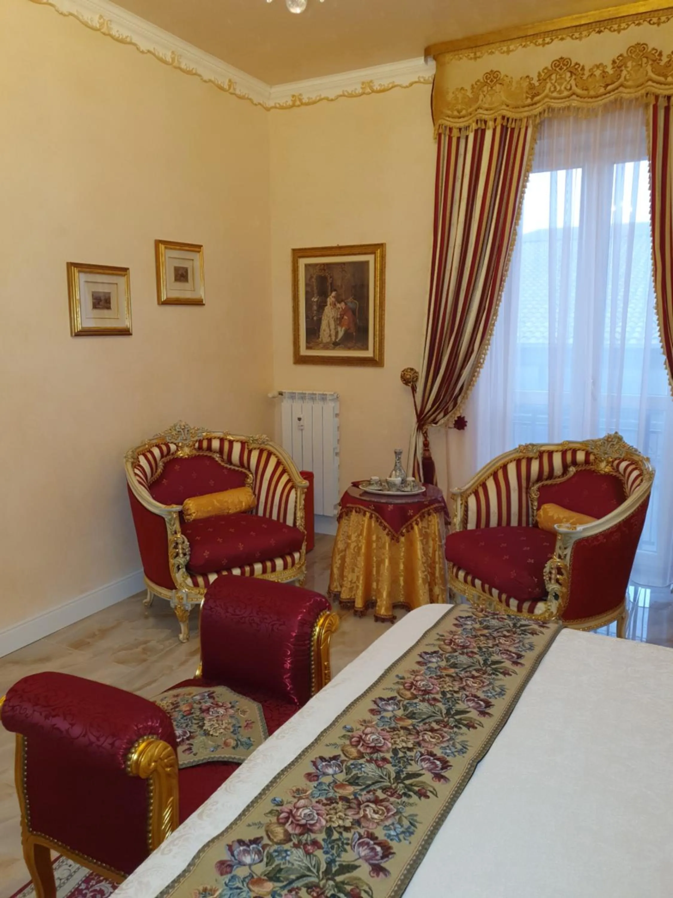 Seating area, Bed in FD Luxury rooms