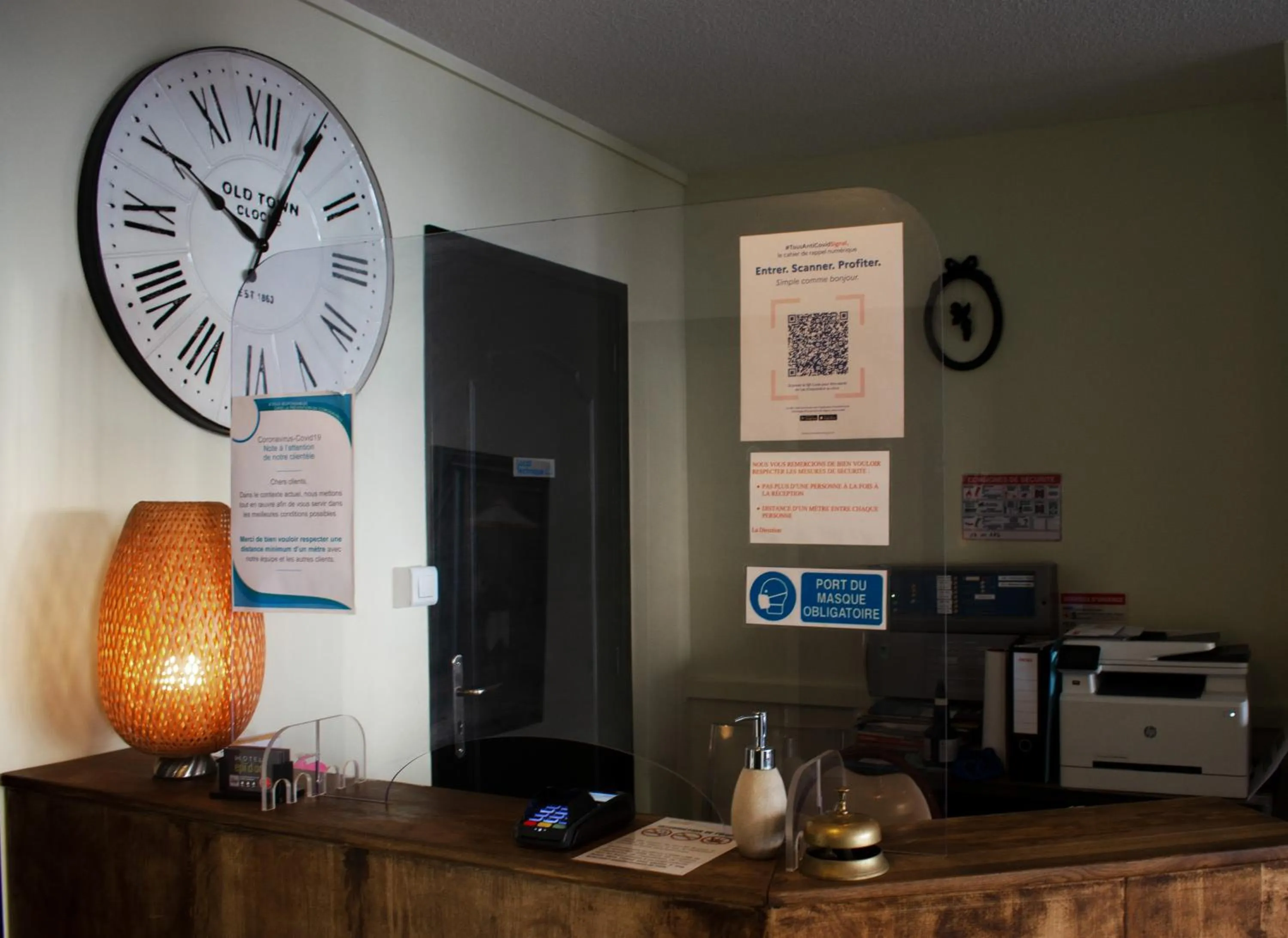 Lobby or reception in Logis Hotel Epi d'Or