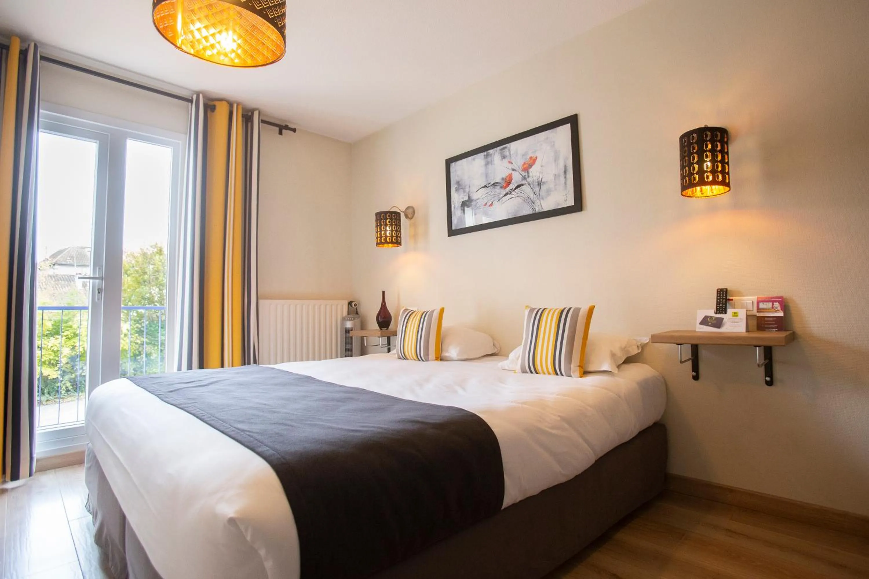 Bedroom, Bed in Logis Hotel Epi d'Or