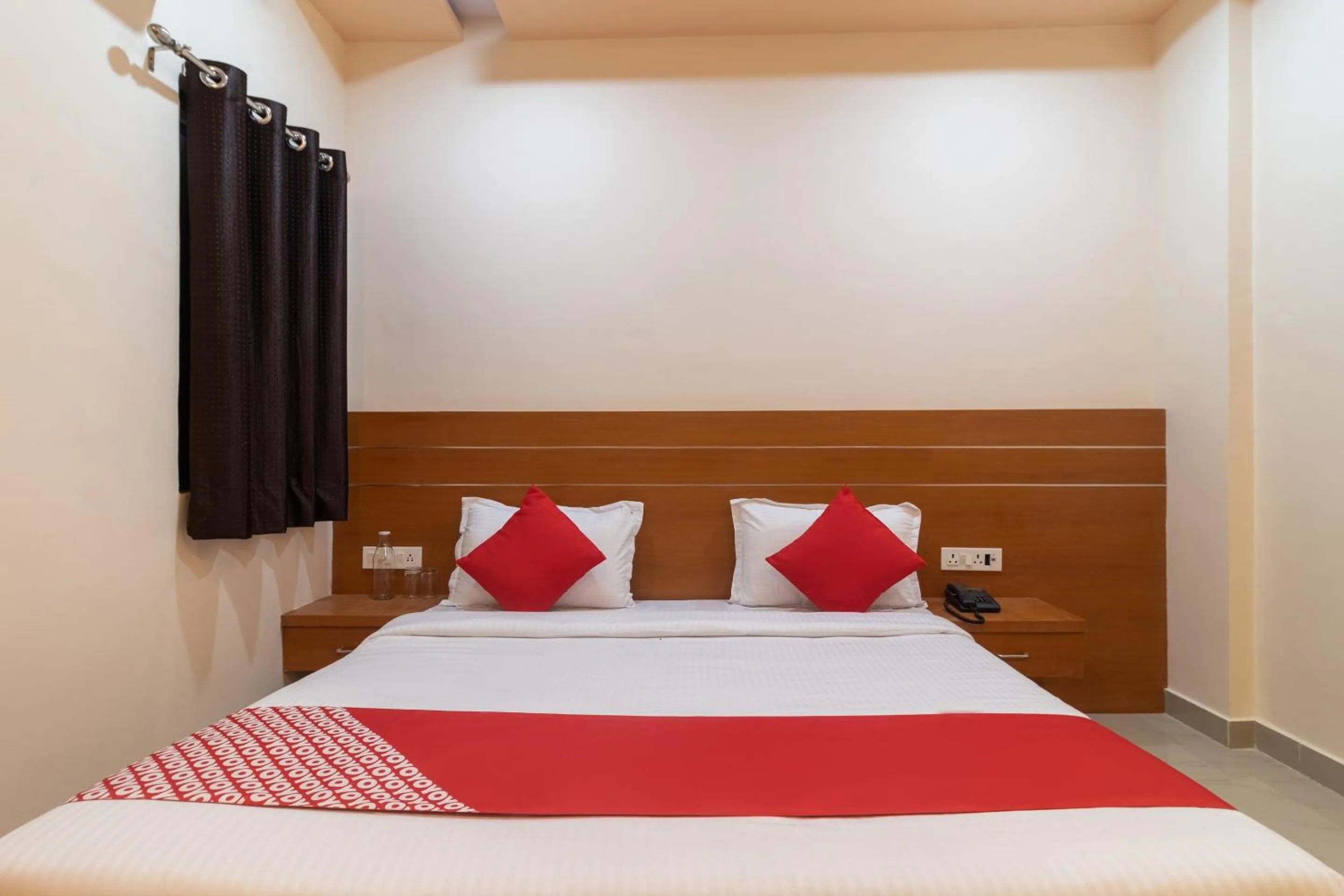 Bedroom, Bed in Hotel O 74351 LCK603-MOCA