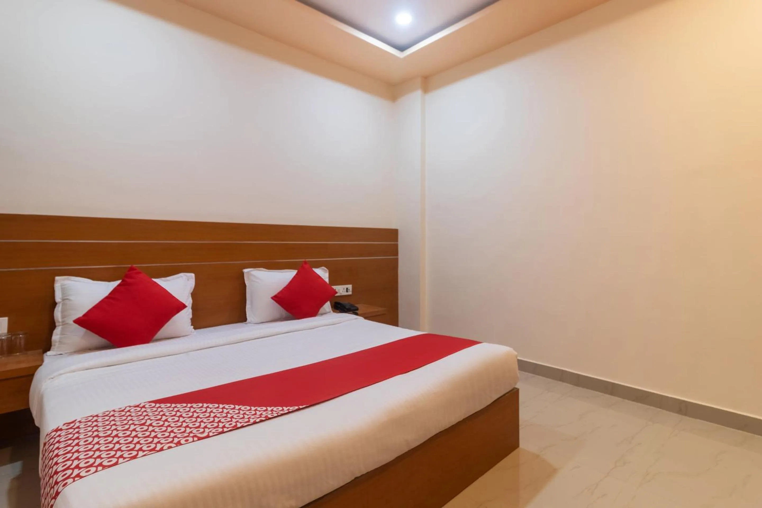 Bedroom, Bed in Hotel O 74351 LCK603-MOCA