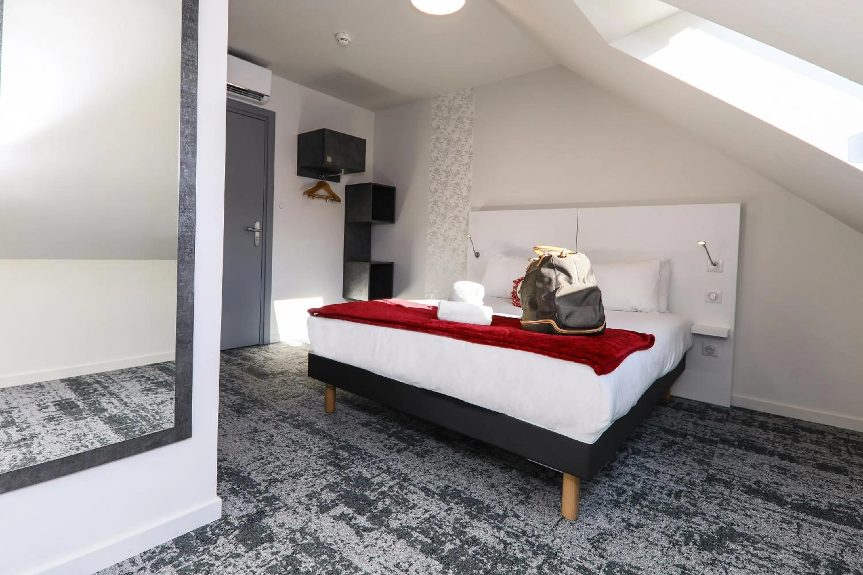 Property building, Bed in The Originals City, Hôtel Mulhouse, Ile Napoleon