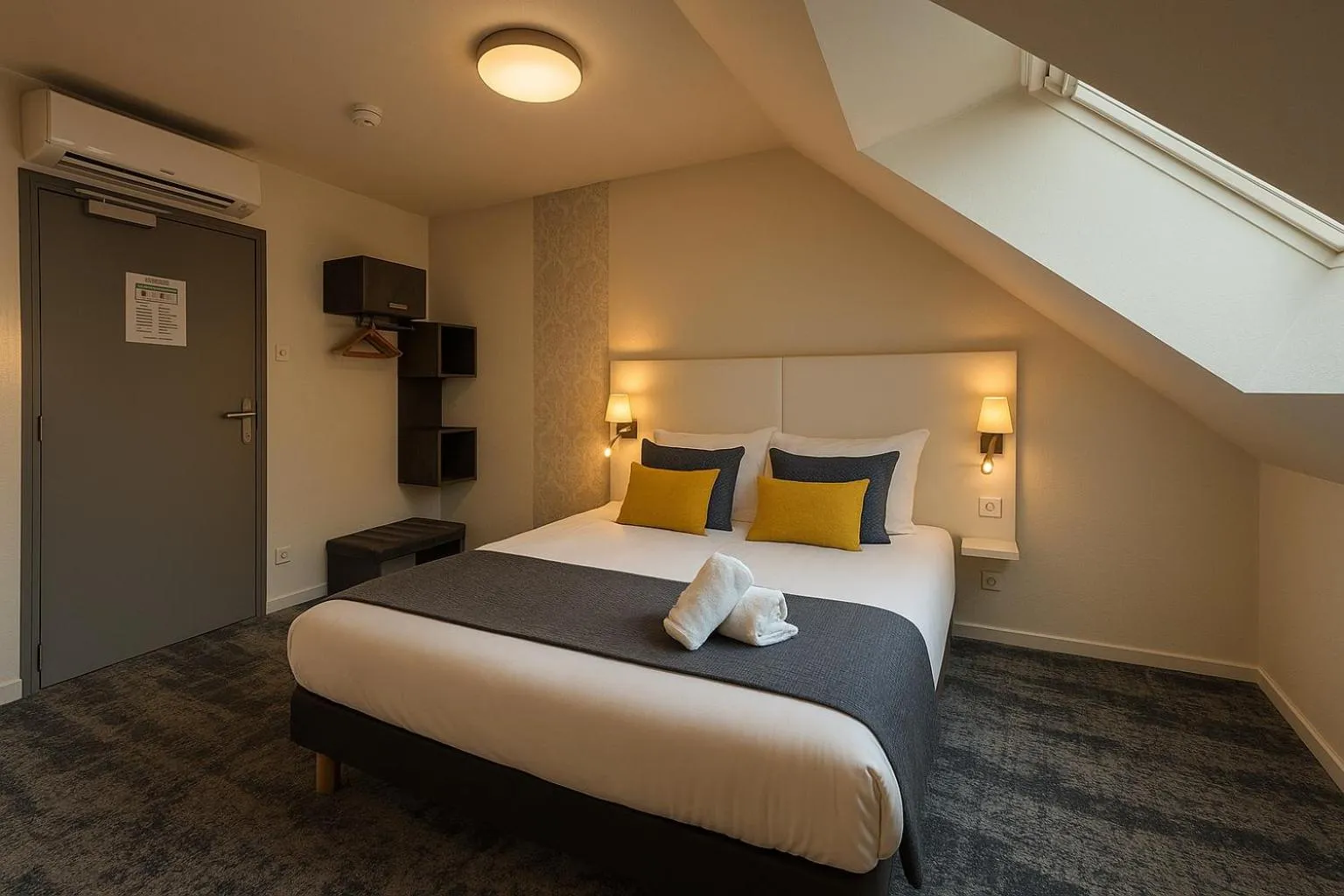 Bed in The Originals City, Hôtel Mulhouse, Ile Napoleon